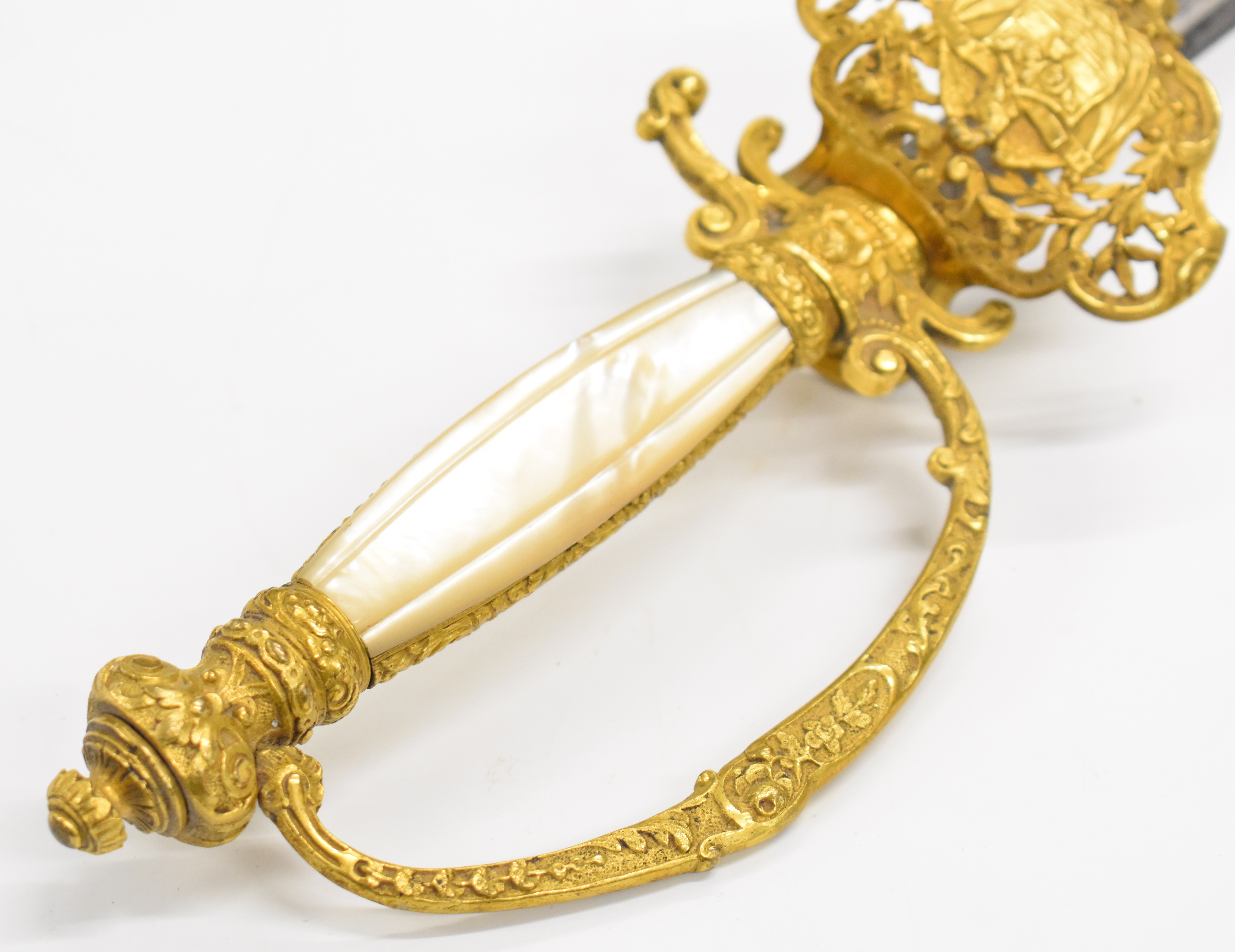 French made court sword retailed by Maria 14 Rue de Septembre Paris with gilt decorated hilt and - Image 4 of 11