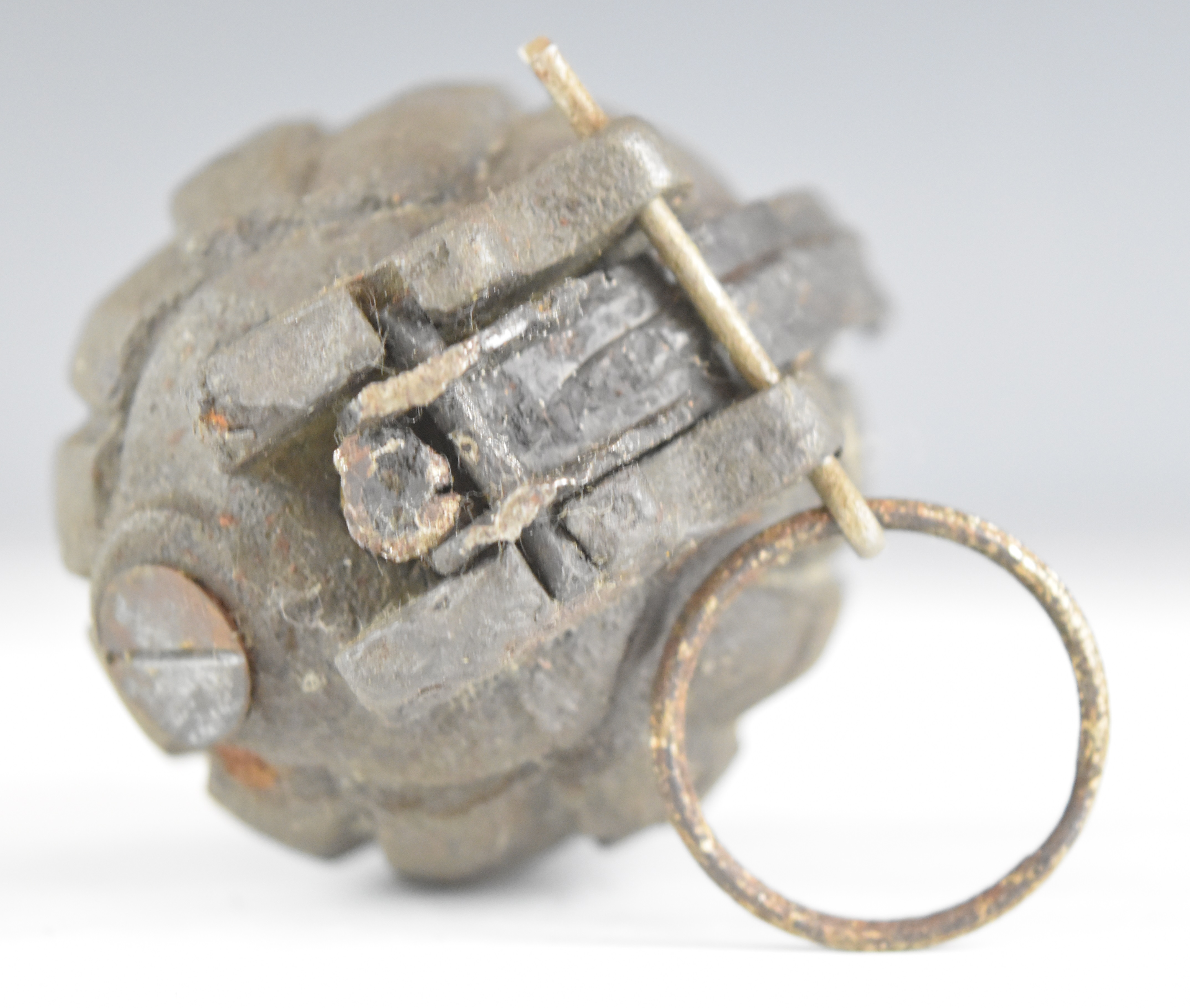 British WW1 inert Mills bomb / grenade No5 Mk I, with 8/16 to screw in brass base - Image 2 of 5