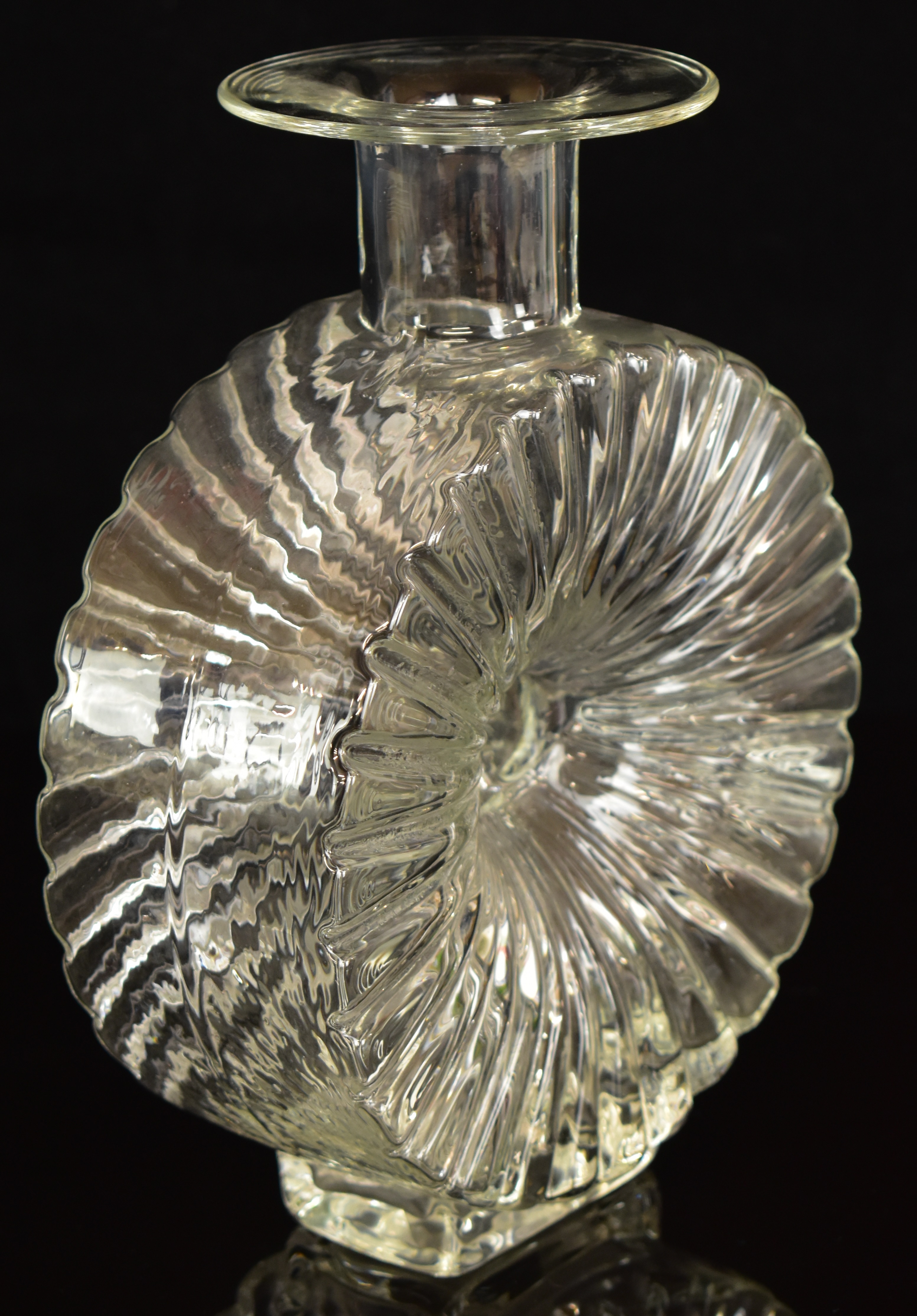 Helena Tynell for Riihimaen Lasi Riihimaki Aurinkopullo Sun Bottle clear glass vase, 23cm tall. - Image 2 of 4