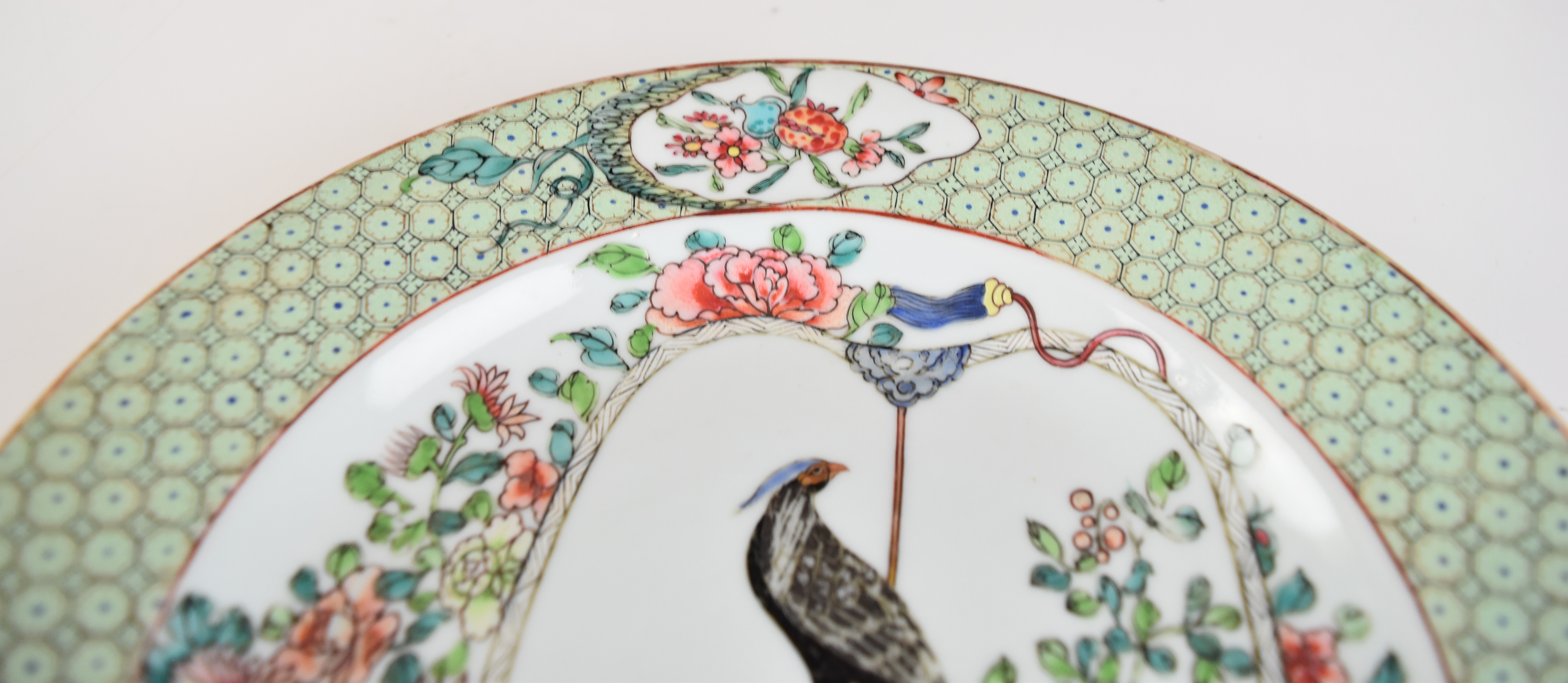 A 19thC Chinese famille verte plate with exotic bird decoration, diameter 22.5cm - Image 5 of 8