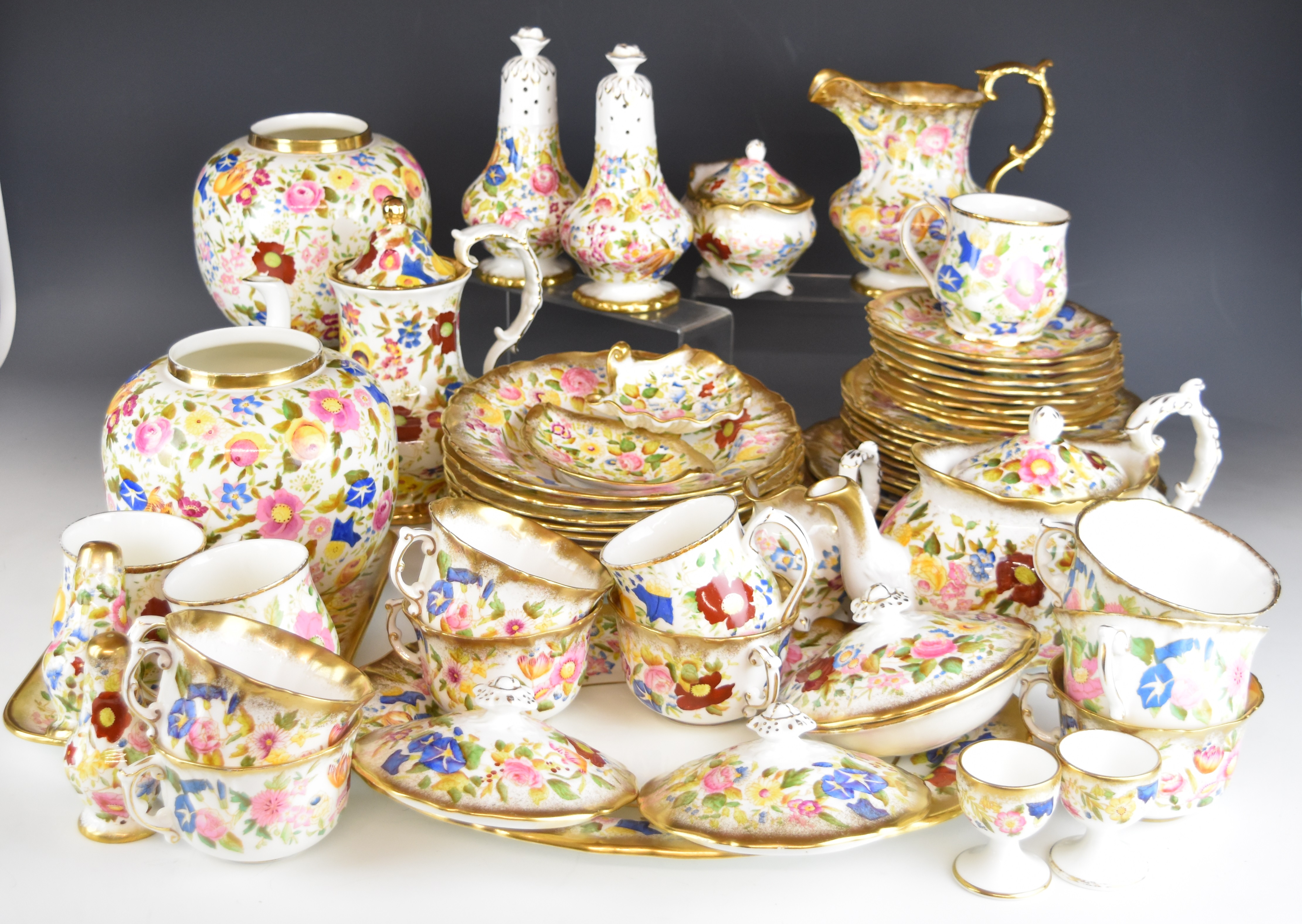 Hammersley dinner, tea, coffee and decorative ware in the Queen Anne pattern number 13166 - Image 17 of 32