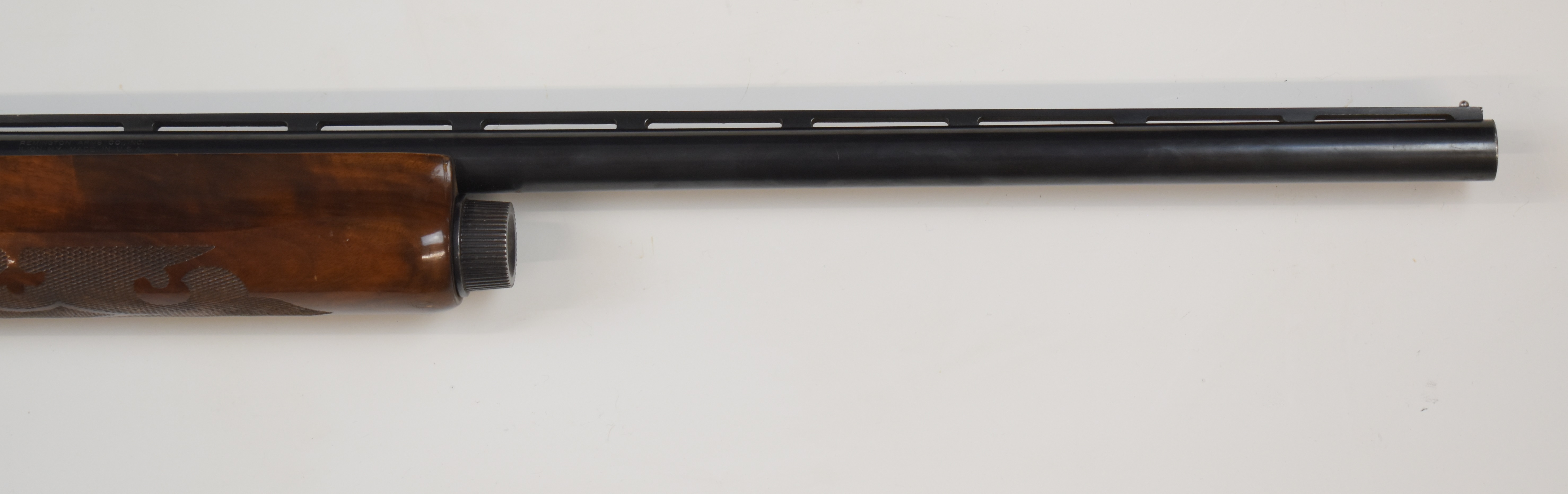 Remington Model 1100 Trap 12 bore 3-shot semi-automatic shotgun with ornately carved and chequered - Image 5 of 11