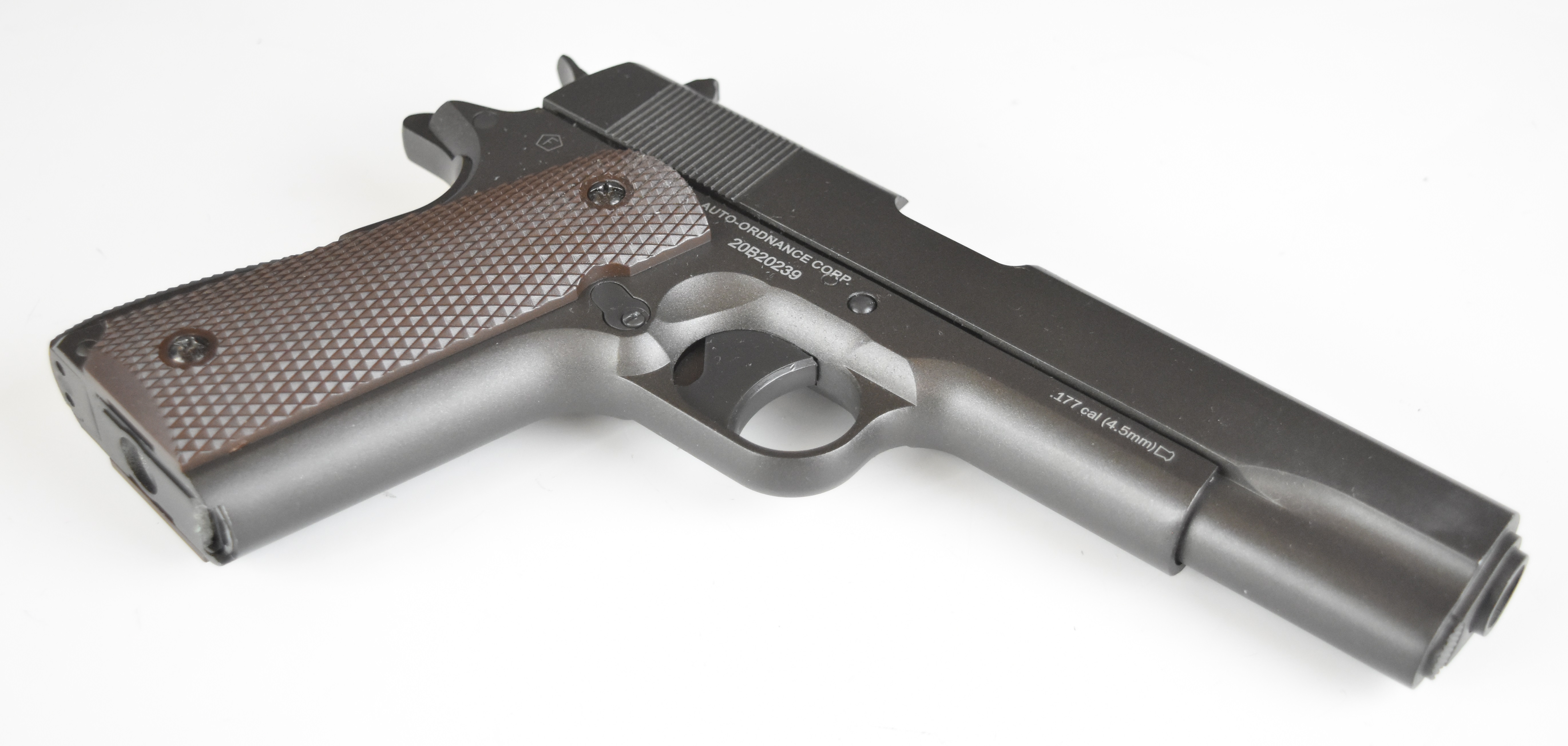 Cybergun Auto-Ordnance 1911 A1 US Army .177 CO2 air pistol with chequered faux wooden grips and - Image 5 of 34
