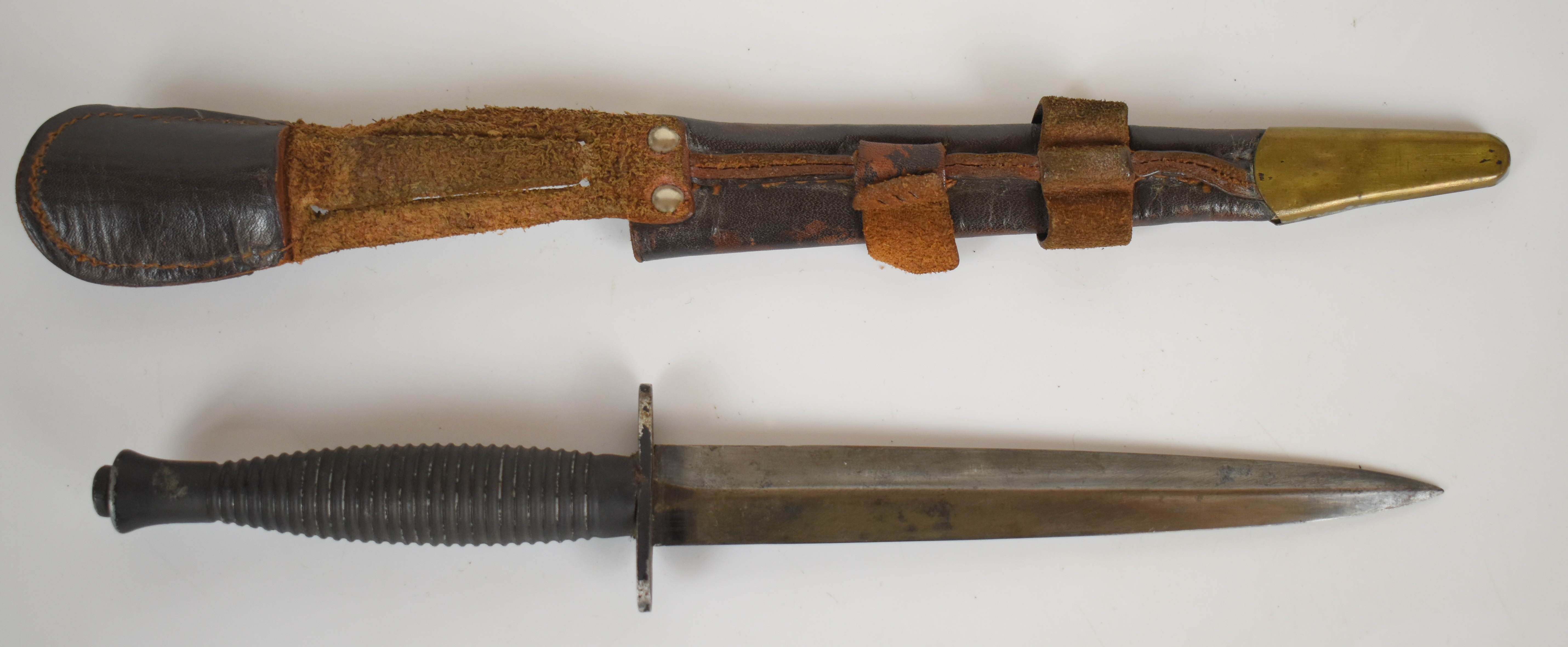 British WW2 Fairbairn Sykes 3rd pattern fighting knife stamped with broad arrow mark and B2, with - Image 2 of 4