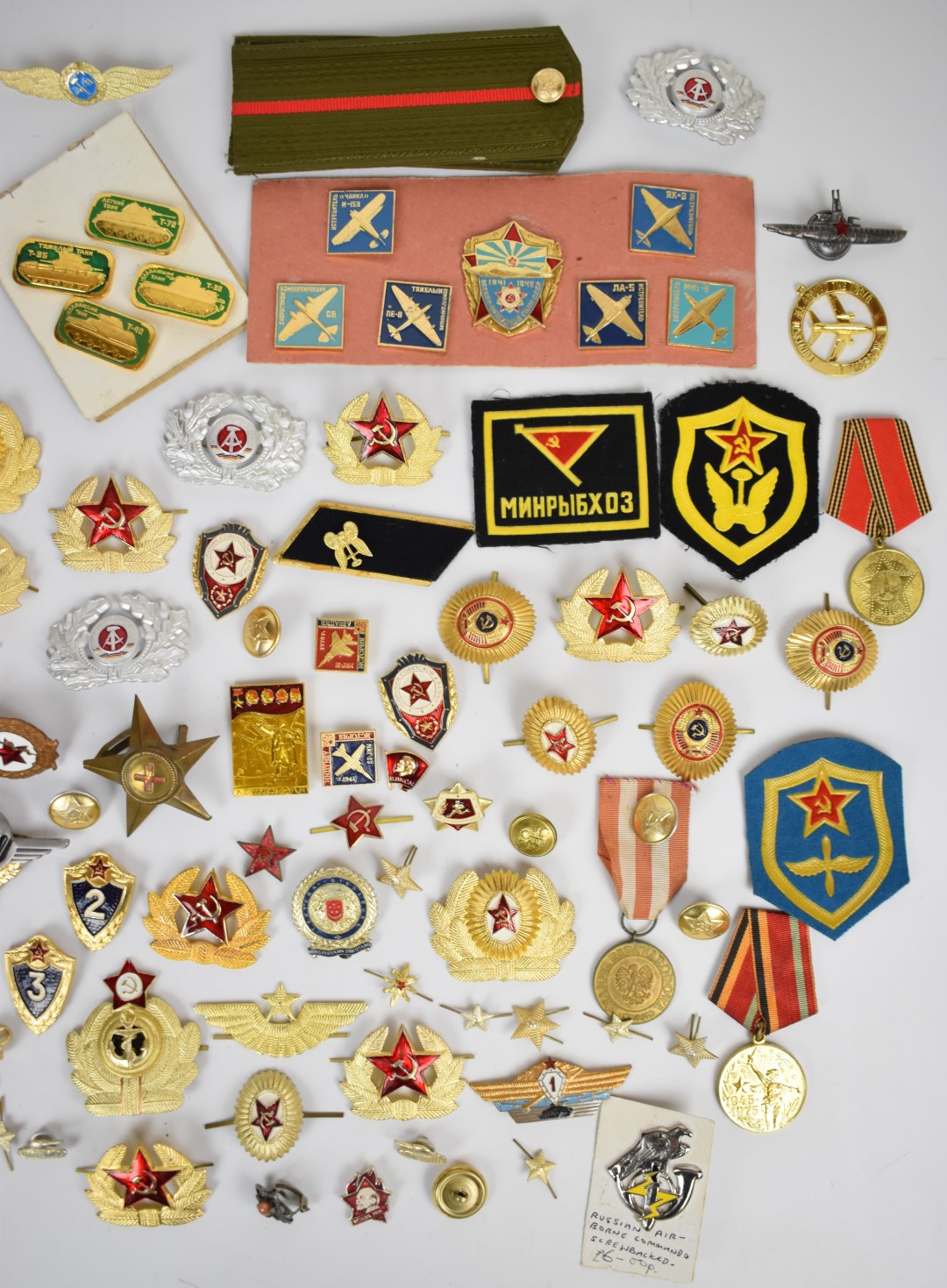 Collection of approximately 60 Russian Military badges, insignia and medals including WW2 - Image 3 of 3