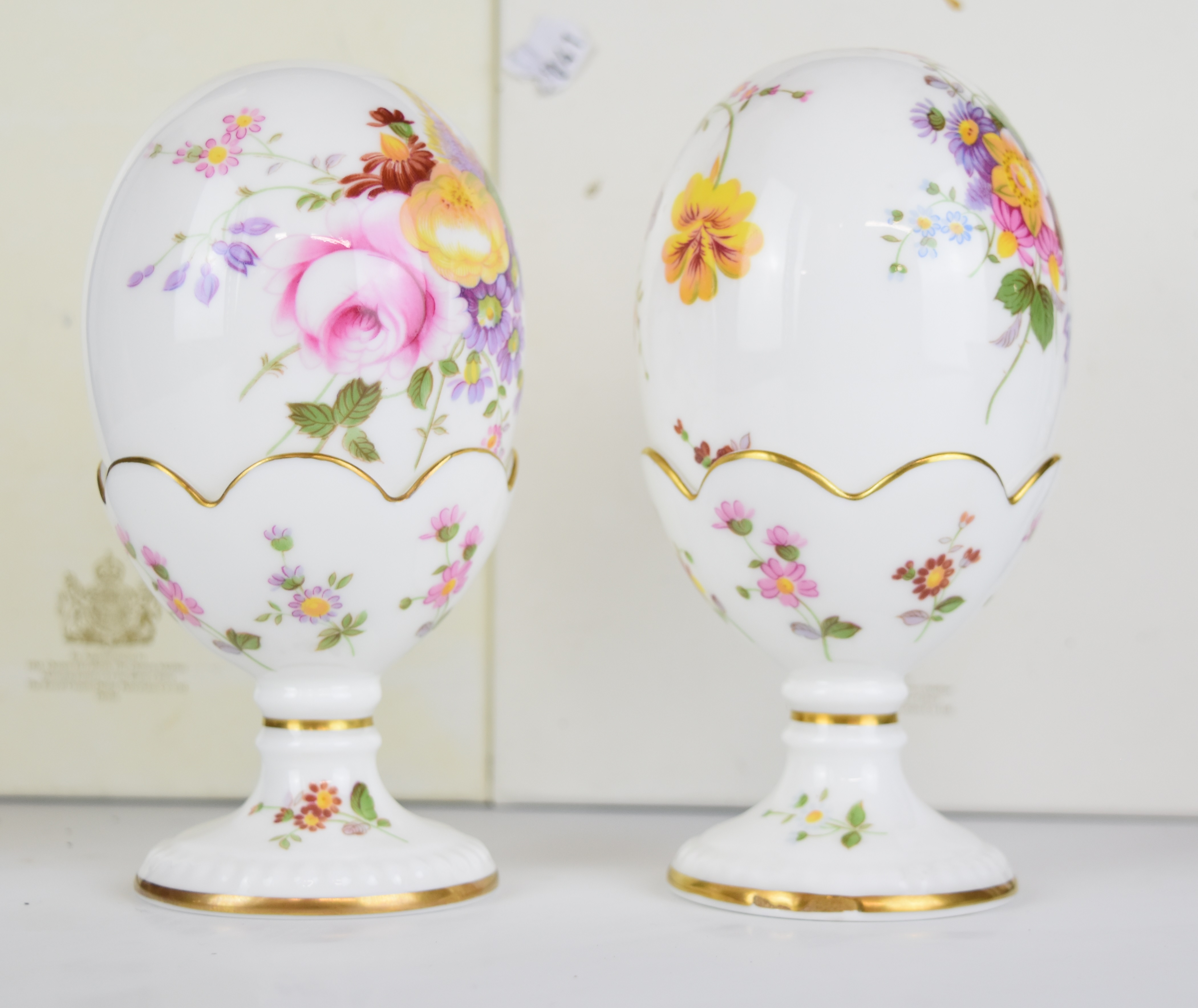 Two boxed Royal Crown Derby eggs on stands, Mason's lamp decorated in the Mandalay pattern, studio - Image 12 of 16