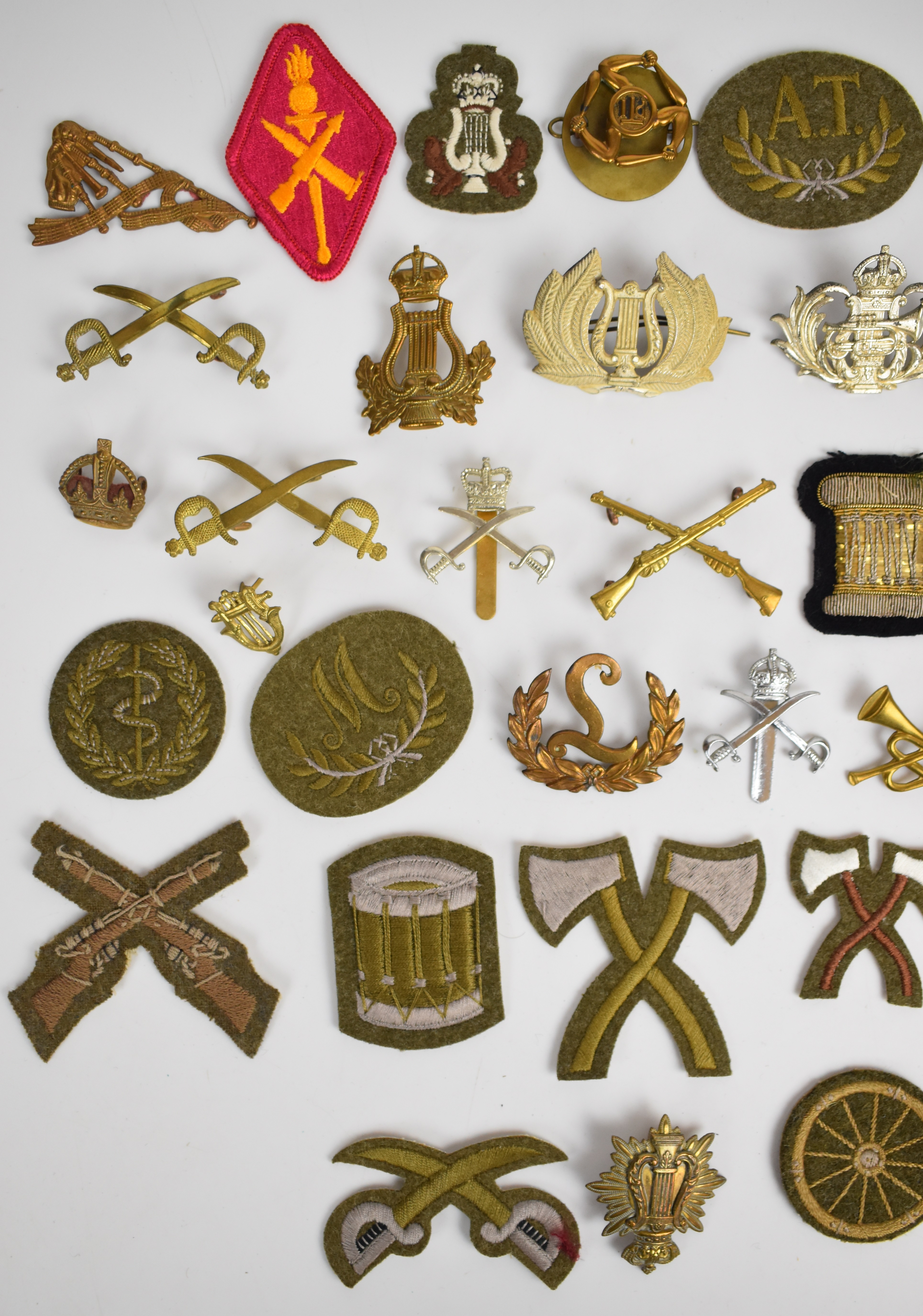 Collection of approximately 40 British Army metal and cloth proficiency / qualification badges - Image 2 of 3