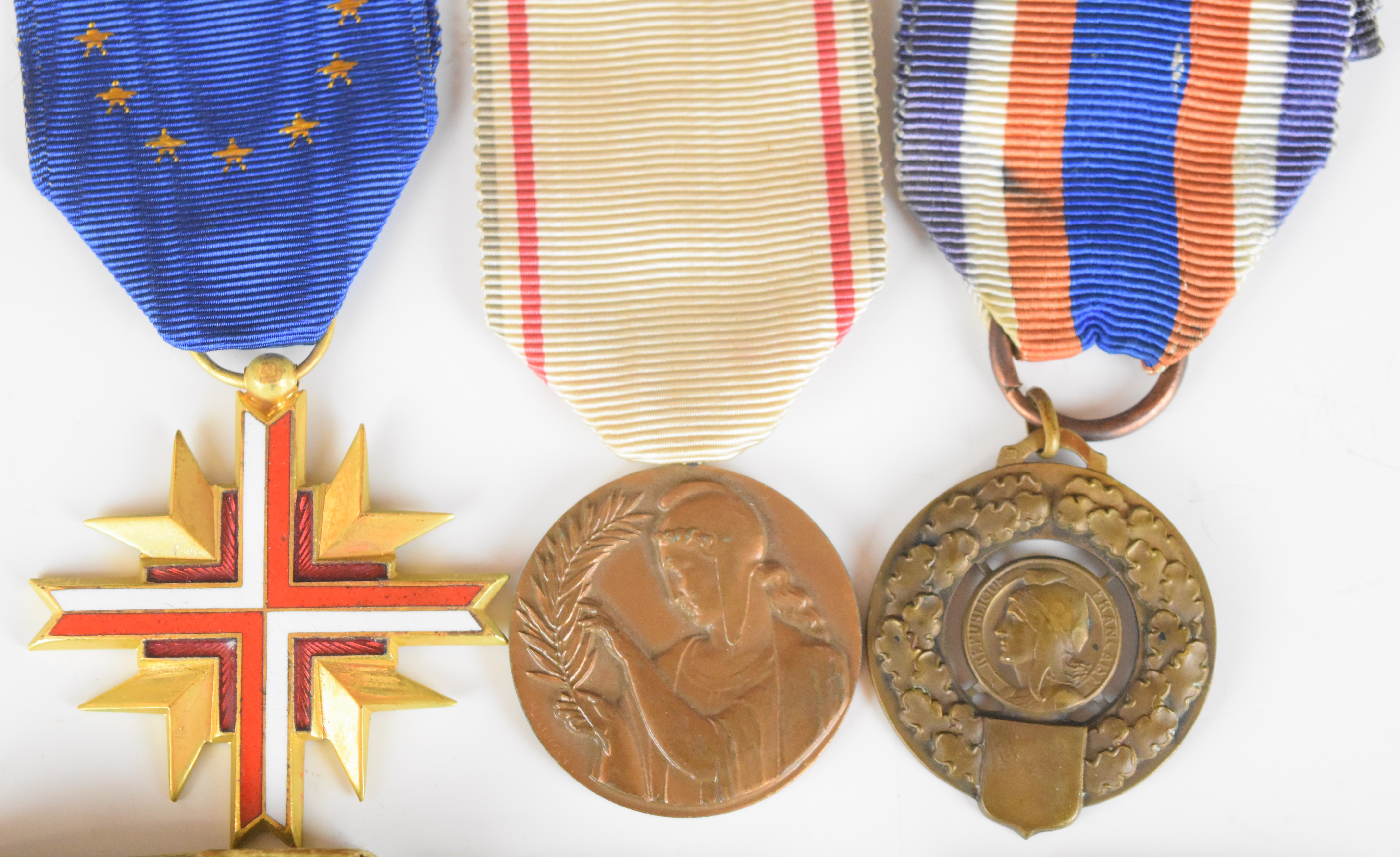 Ten French WW2 era medals including Gratitude Medal, Alsace Medal, Railway Medal, Red Cross Medal - Image 4 of 9