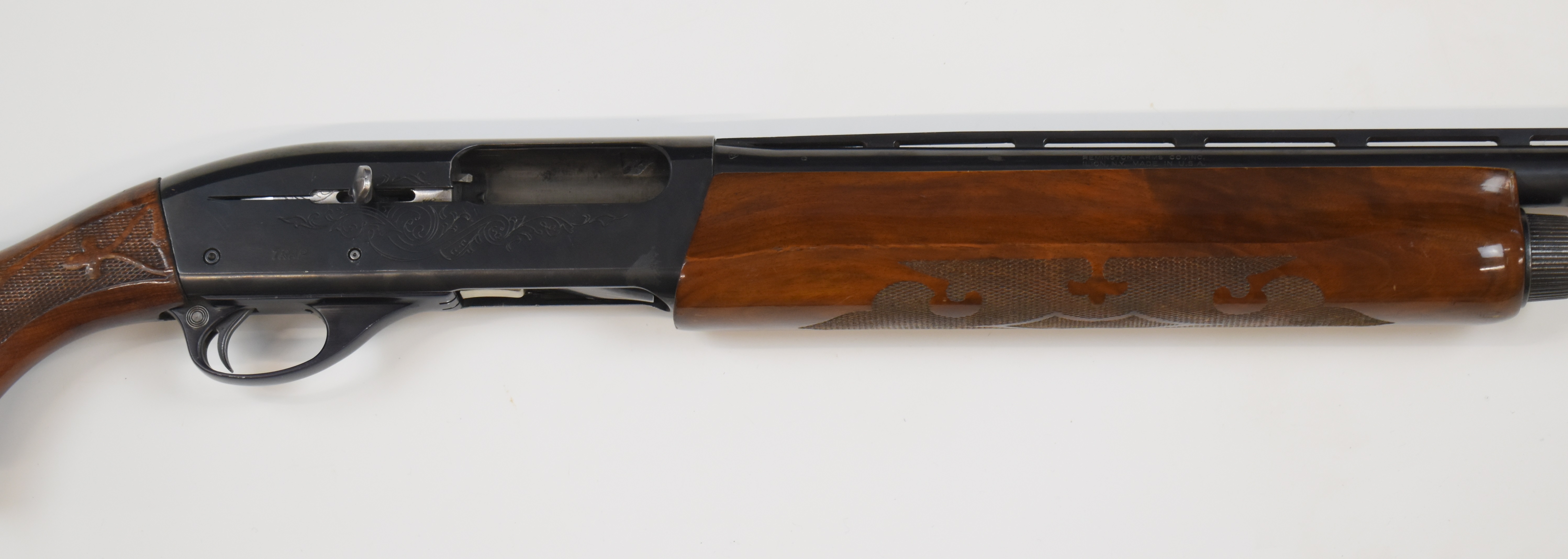 Remington Model 1100 Trap 12 bore 3-shot semi-automatic shotgun with ornately carved and chequered - Image 4 of 11