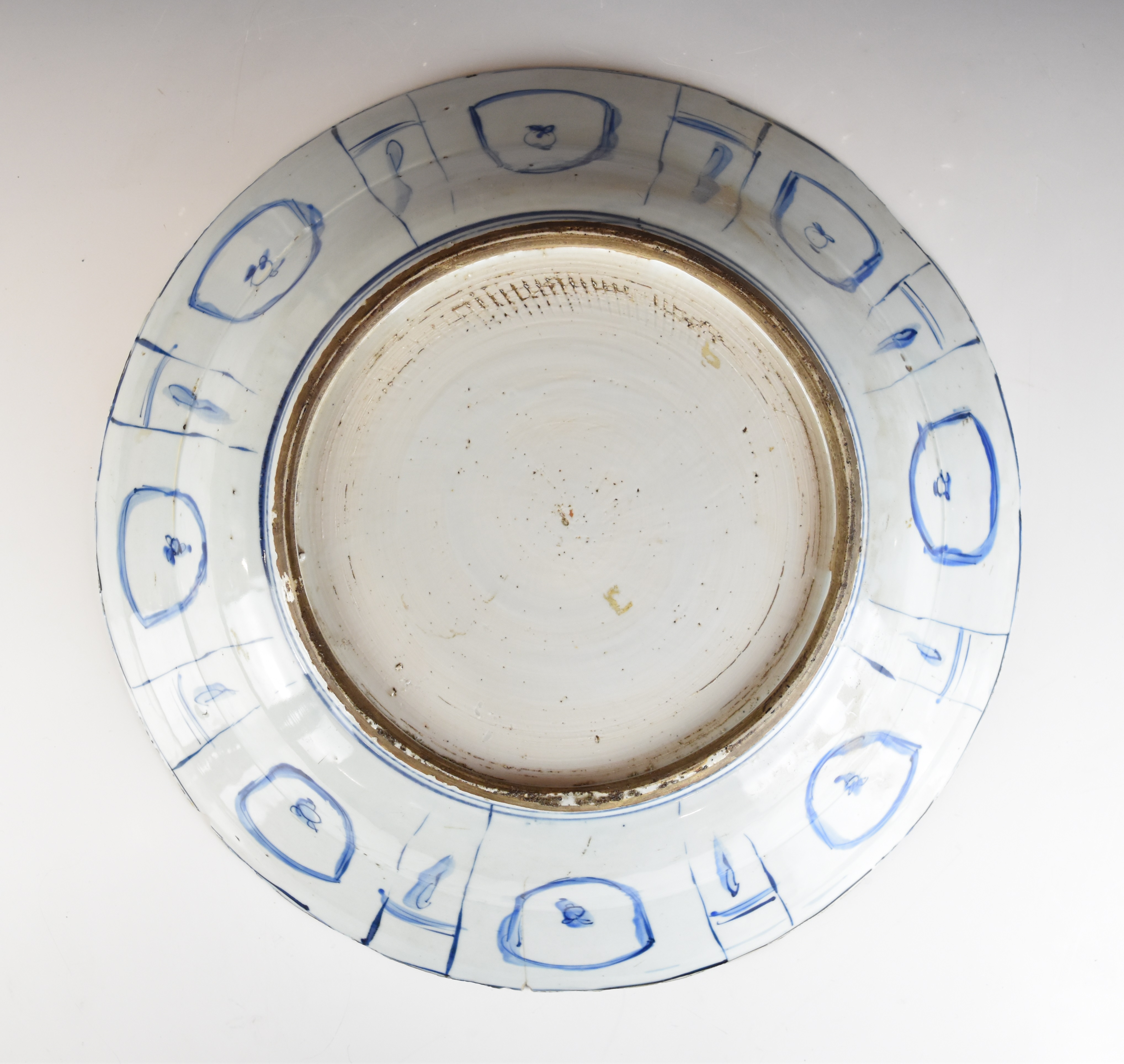 Chinese Kraak porcelain large charger or bowl with central decoration of flora and fauna, diameter - Image 5 of 10