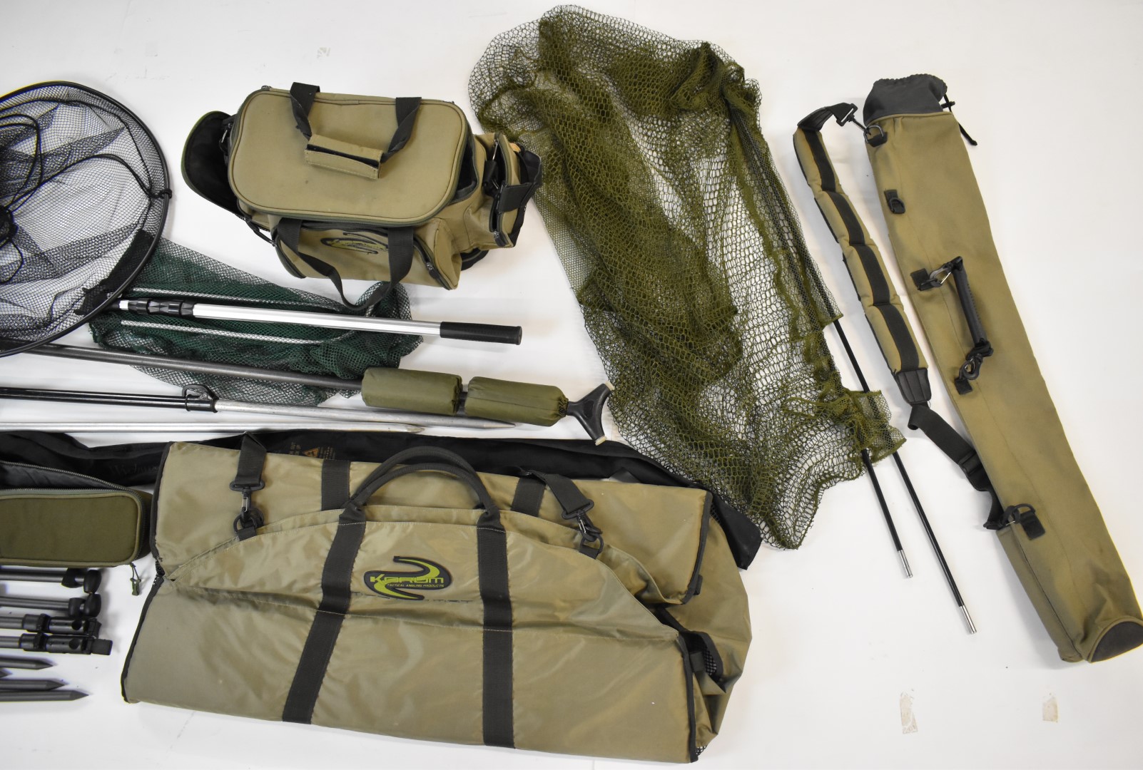 A collection of fishing accessories including large fish landing / drop nets, Fox compact - Image 3 of 3