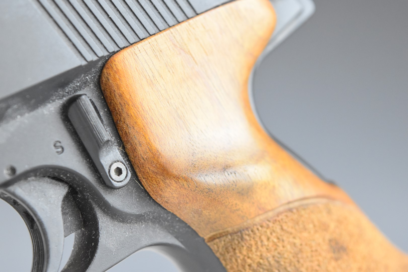 Weihrauch HW75 .177 air pistol with shaped and textured wooden grips and adjustable sights and - Image 10 of 12