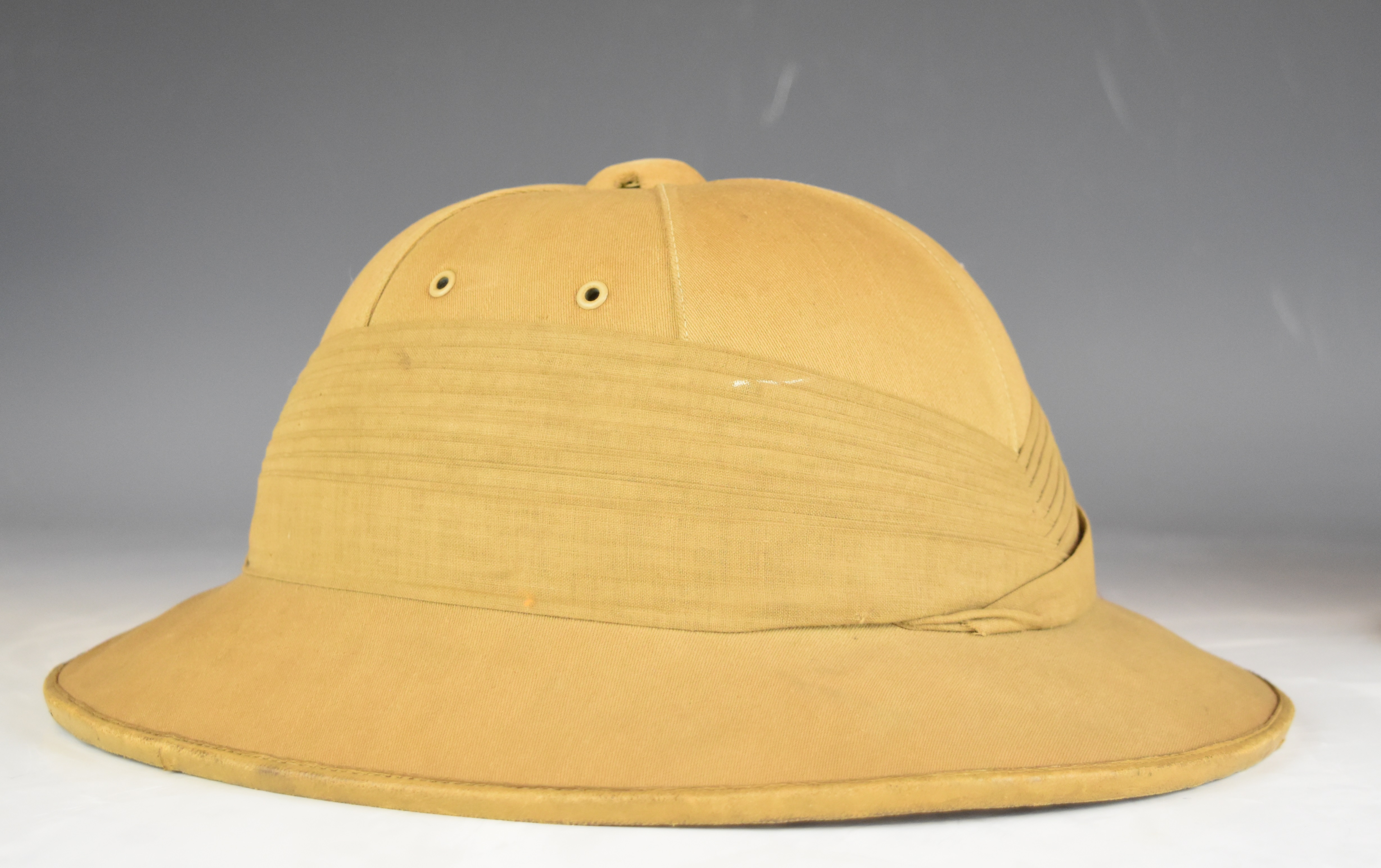 Vintage pith helmet 'Comfortilet' Charles Owen and Co. London, size 6 7/8 or 22 1/8 and a silk top - Image 4 of 6