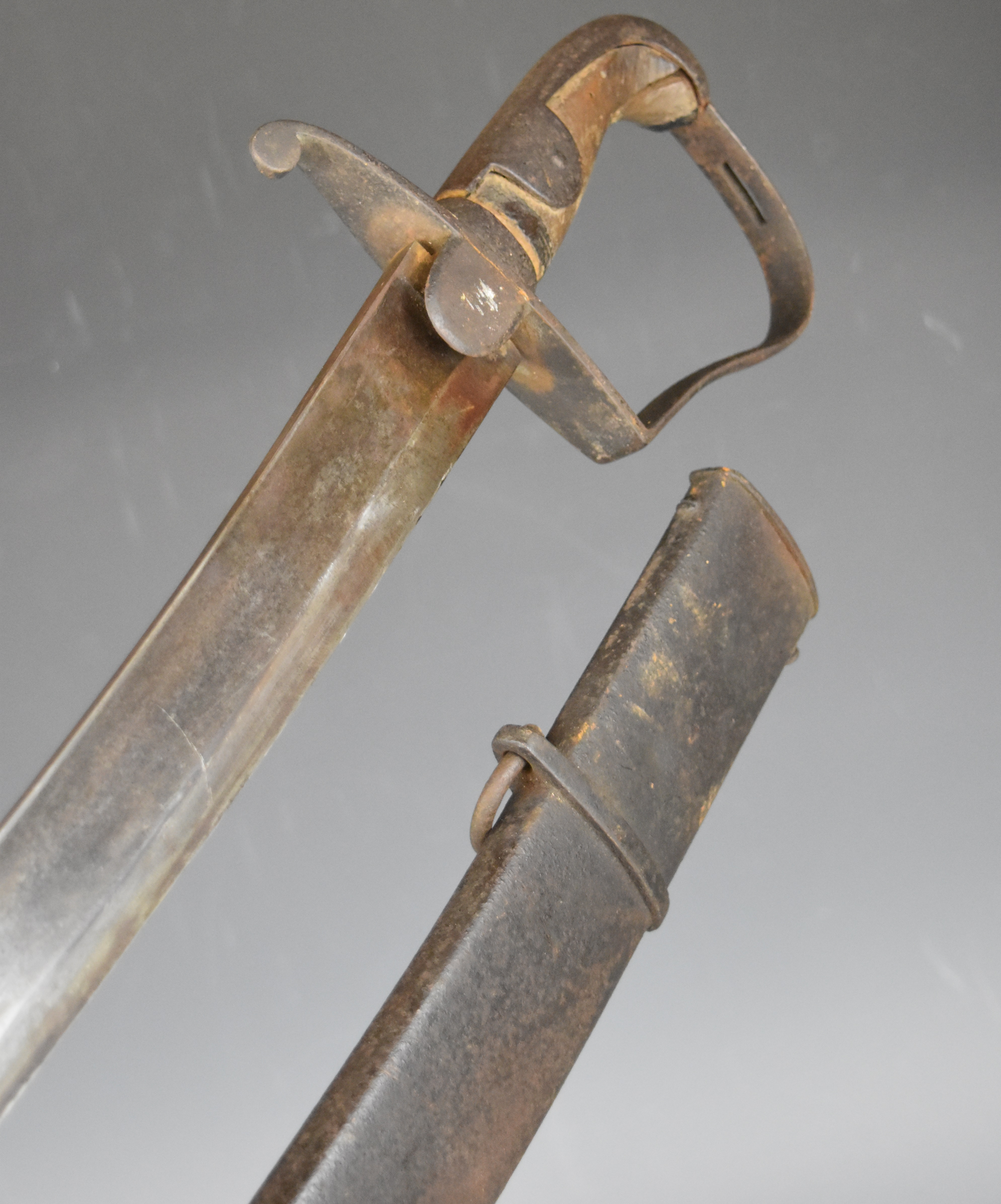 British 1796 pattern Light Cavalry Trooper's sword, with 81cm curved blade and scabbard. PLEASE NOTE