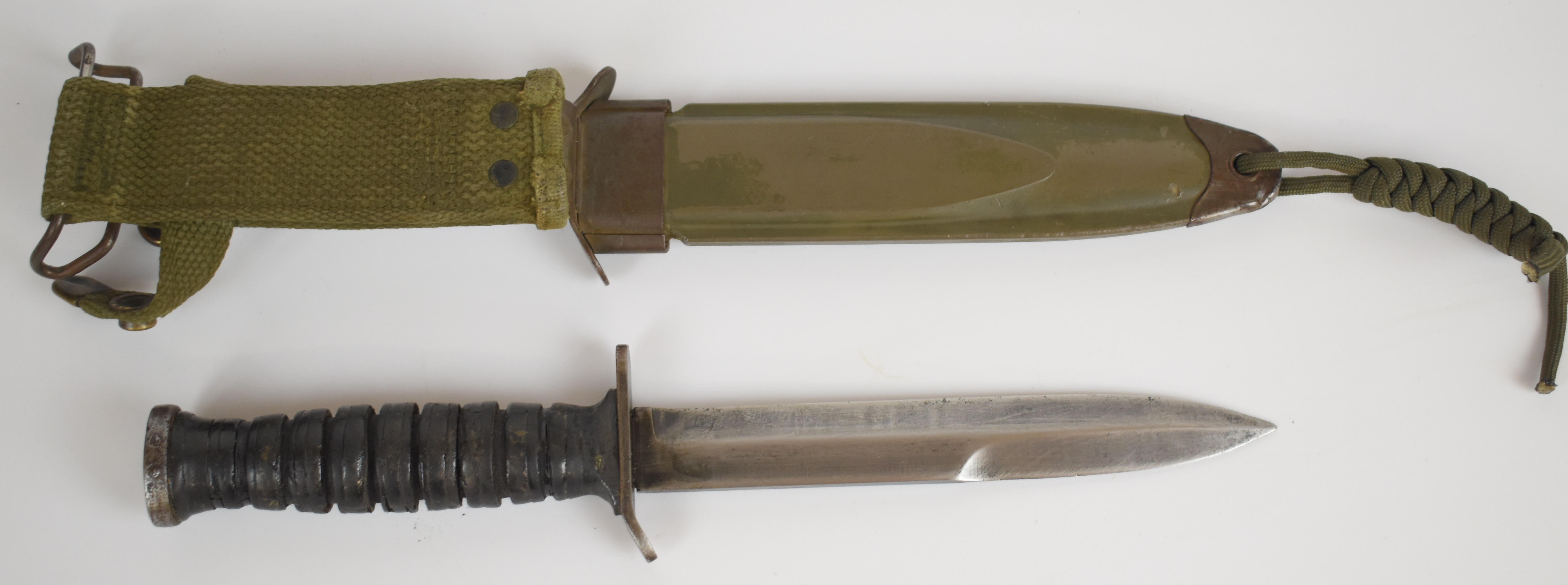 American WW2 fighting knife with leather grip, 16.5cm double edged blade and scabbard stamped US - Image 3 of 4