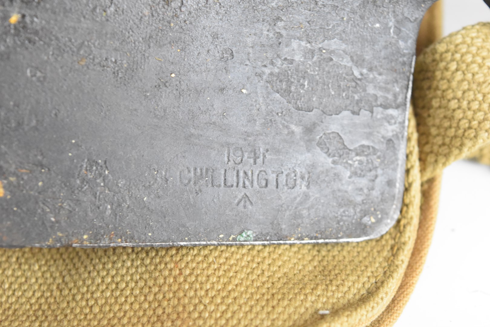 British WW2 entrenching tool dated 1941 with Chillington and broad arrow mark and cover dated 1943 - Image 5 of 5