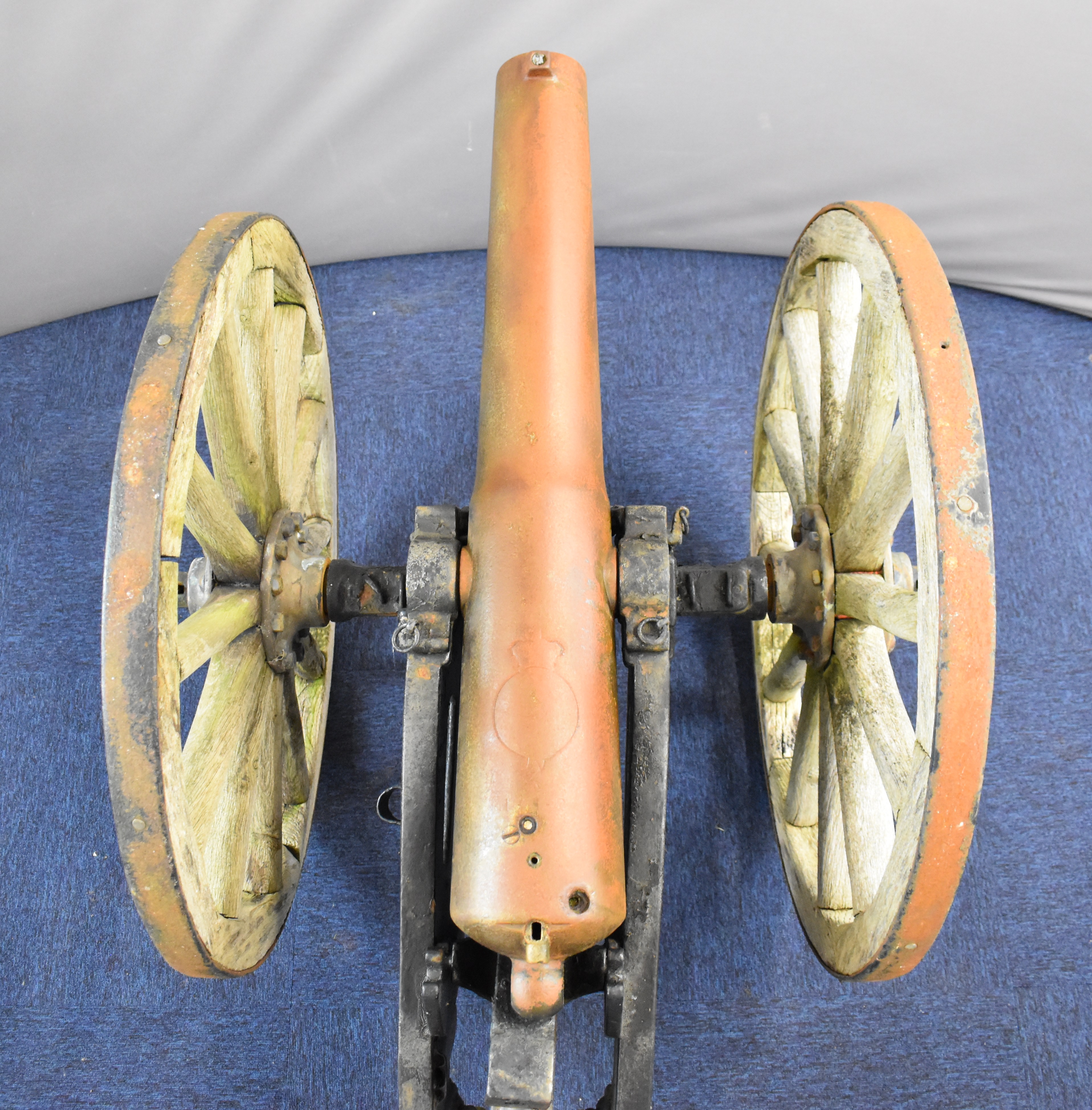 British Mark IV steel 7-pounder 200lbs RML (rifled muzzle loading) gun. The 40 inch graduated barrel - Image 3 of 13