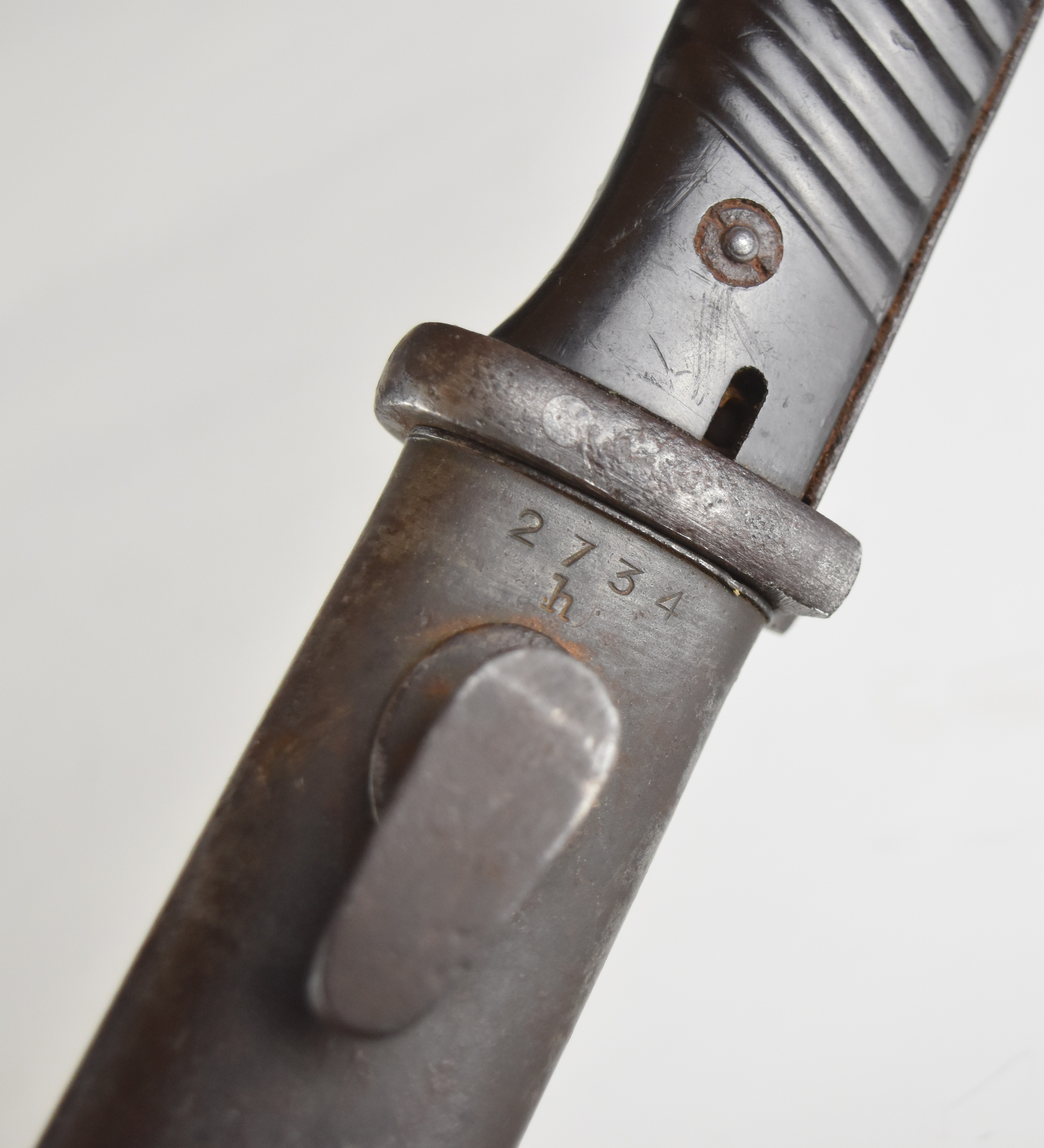 German Mauser bayonet with Bakelite grips, flash guard, 2734 and 43 INJ to ricasso, 25cm fullered - Image 8 of 9