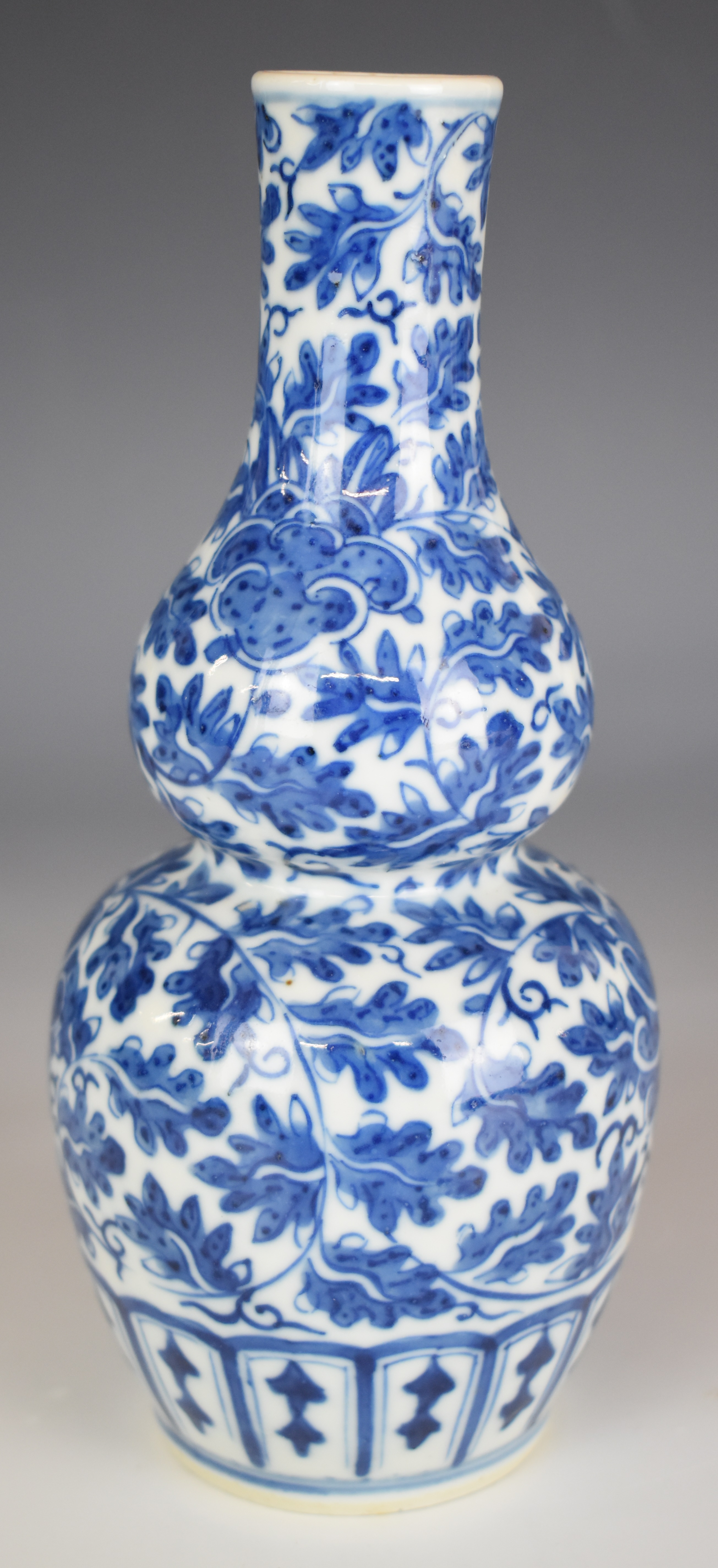 19thC Chinese blue and white double gourd vase, height 19cm - Image 2 of 6
