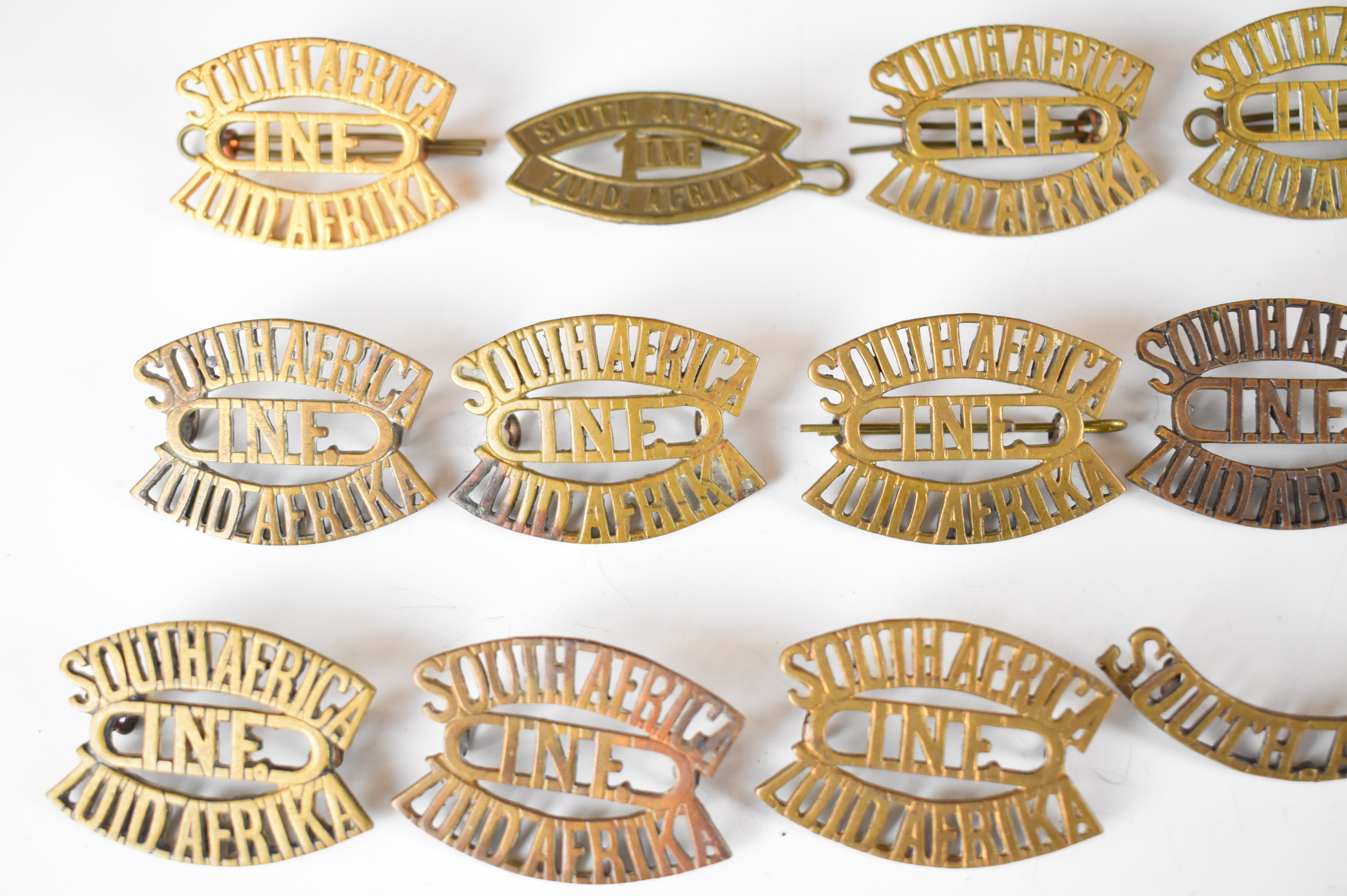 Approximately 20 South African shoulder titles / badges including 1st Infantry and SA HA examples - Image 5 of 5