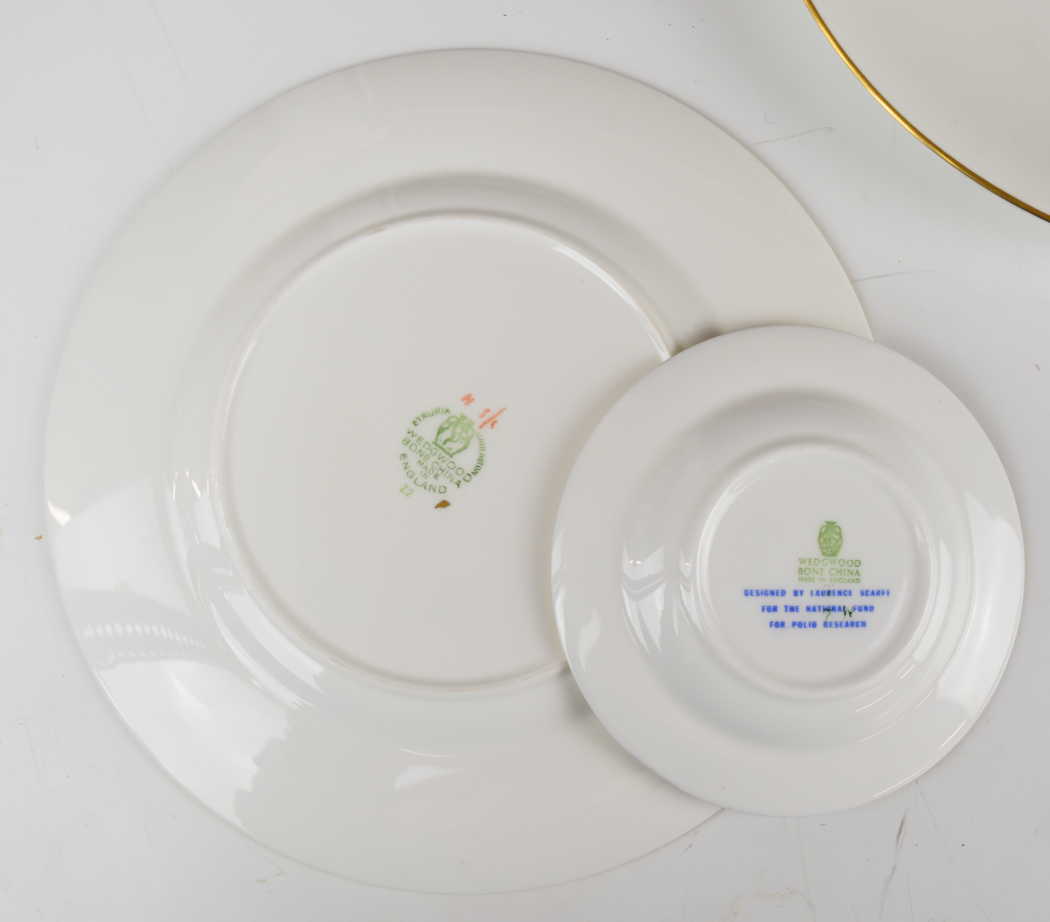 Wedgwood large charger, cabinet plates and Laurence Scarfe pin dish, largest diameter 41cm - Image 3 of 7