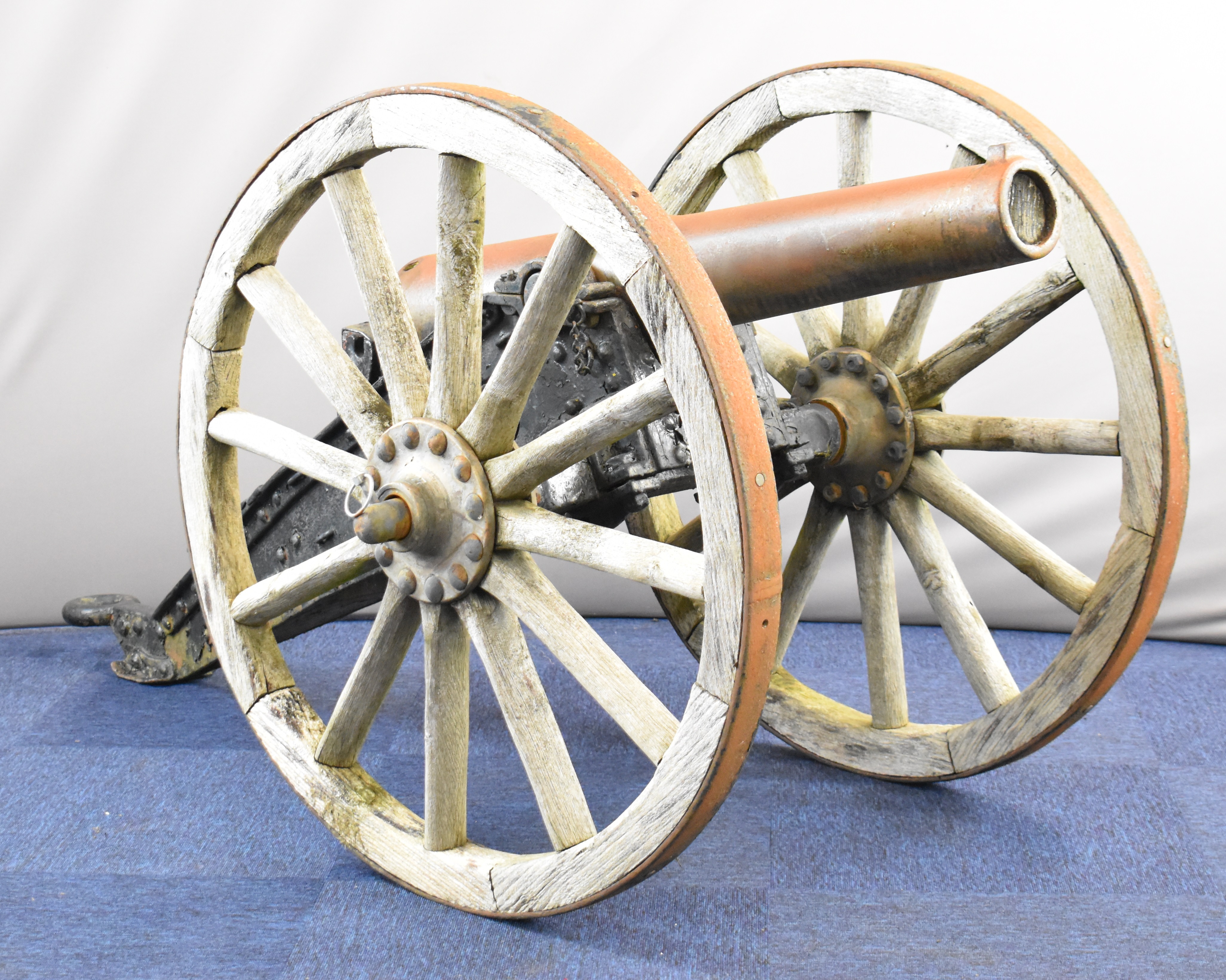 British Mark IV steel 7-pounder 200lbs RML (rifled muzzle loading) gun. The 40 inch graduated barrel