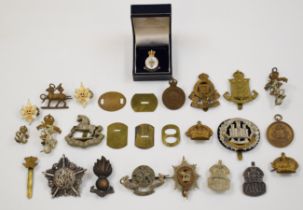Small collection of badges including Northamptonshire Regiment, Guards Machine Gun Corps, King's