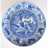 18th / 19thC Chinese Kraak porcelain charger with central decoration, diameter 31cm