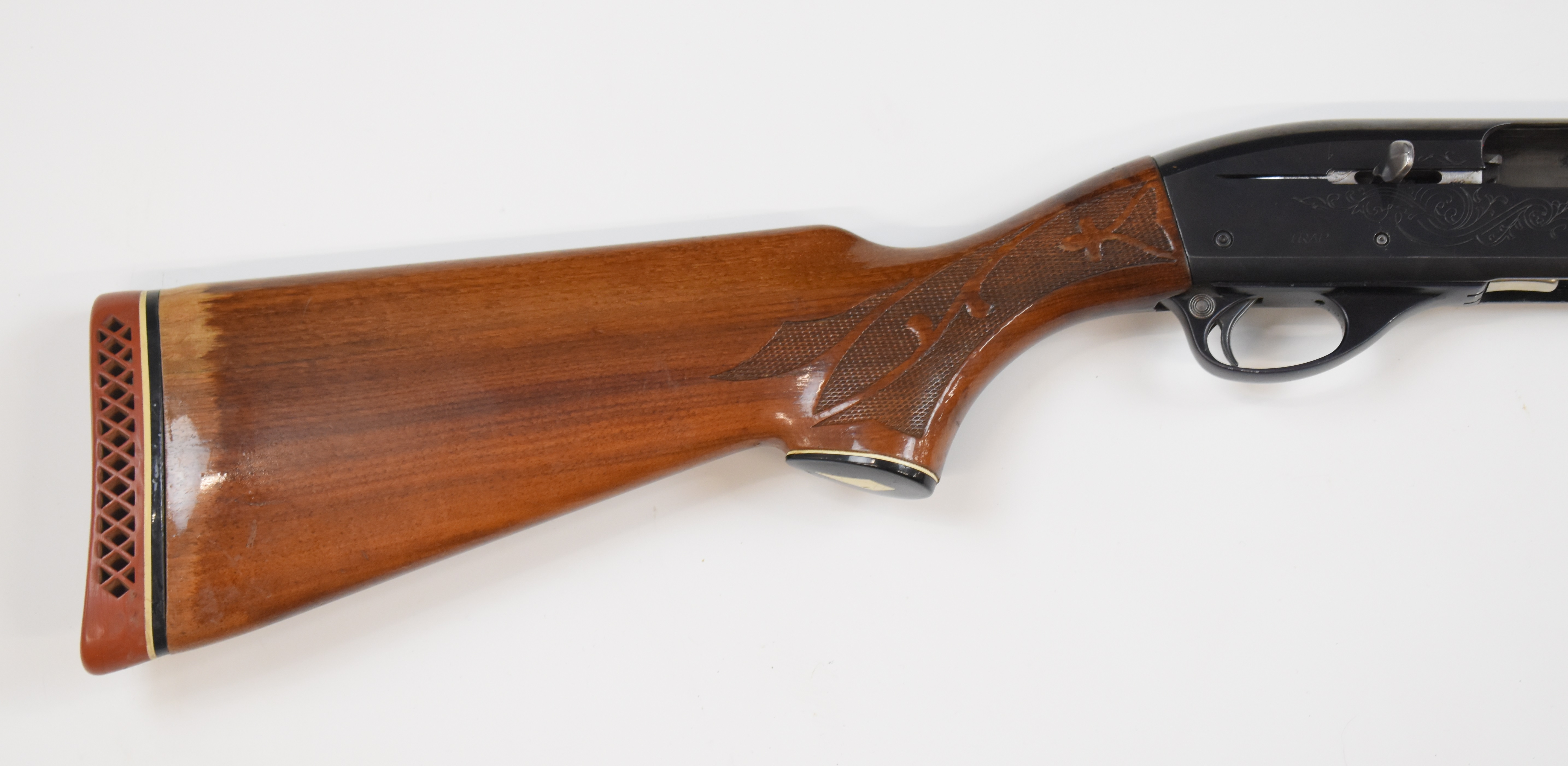 Remington Model 1100 Trap 12 bore 3-shot semi-automatic shotgun with ornately carved and chequered - Image 3 of 11