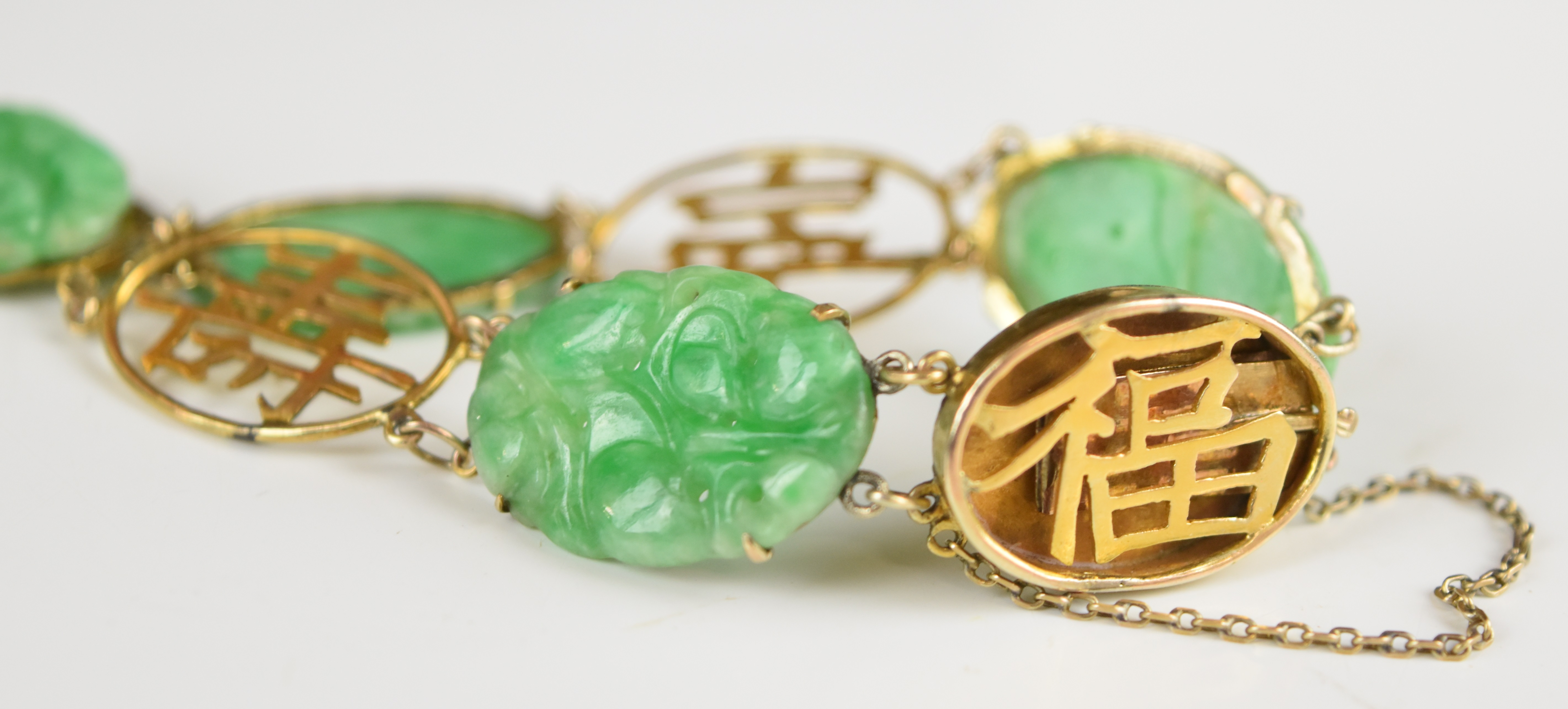 A 9k gold Chinese bracelet set with carved jadeite panels and pierced character links, 12.1g - Image 2 of 4