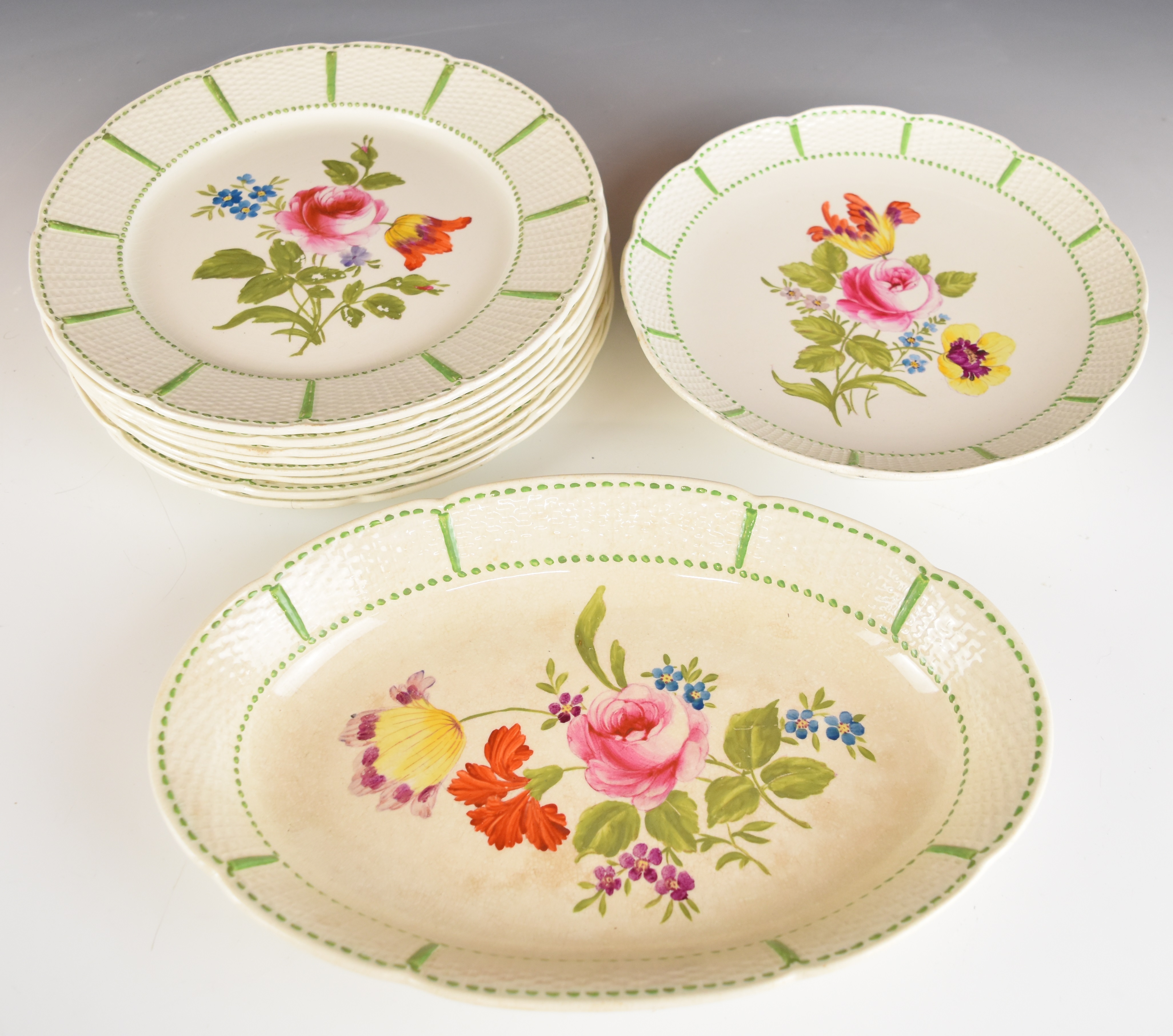 Wedgwood dessert set with relief moulded basket weave surround and floral decoration, comprising - Image 4 of 7