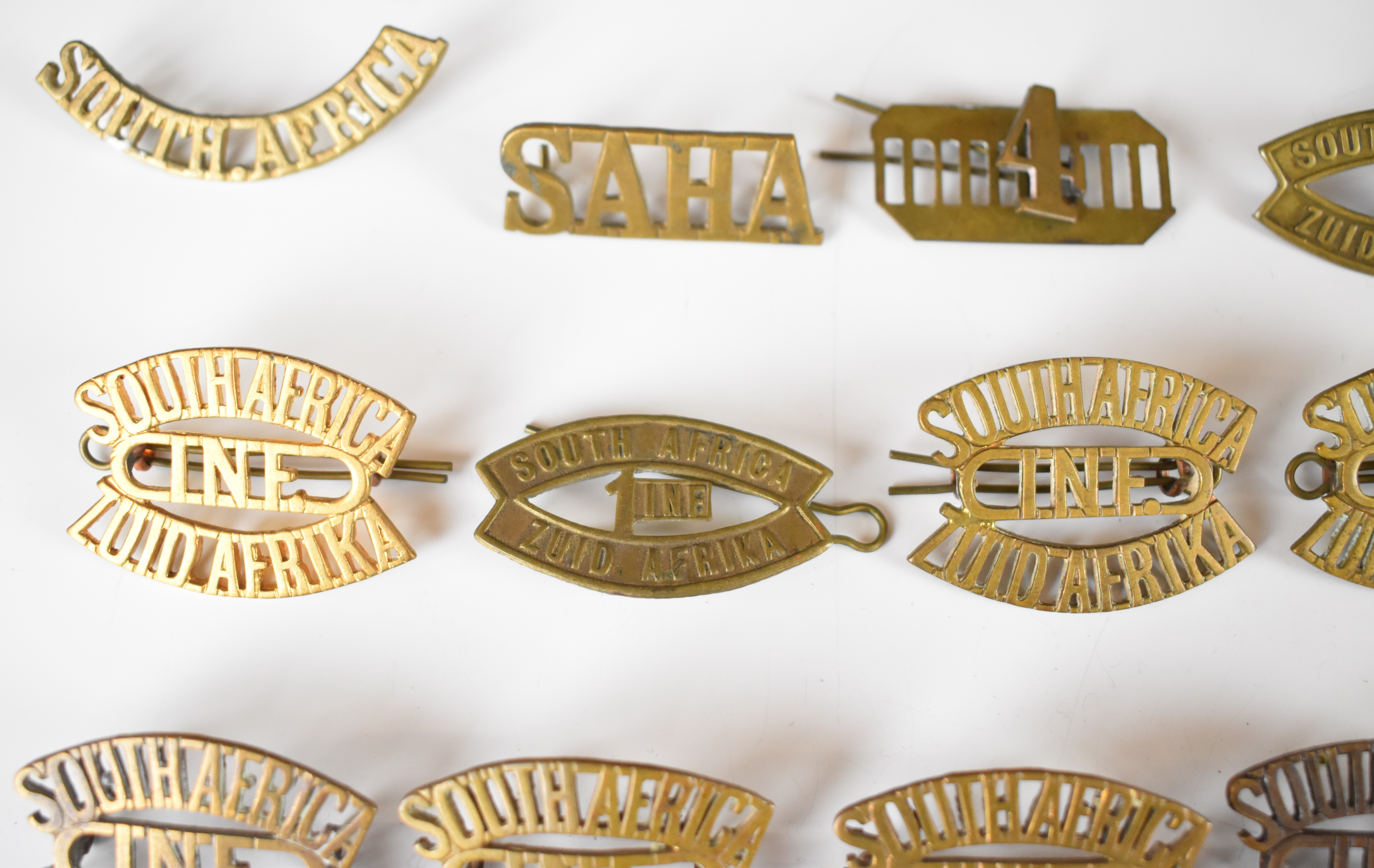 Approximately 20 South African shoulder titles / badges including 1st Infantry and SA HA examples - Image 2 of 5