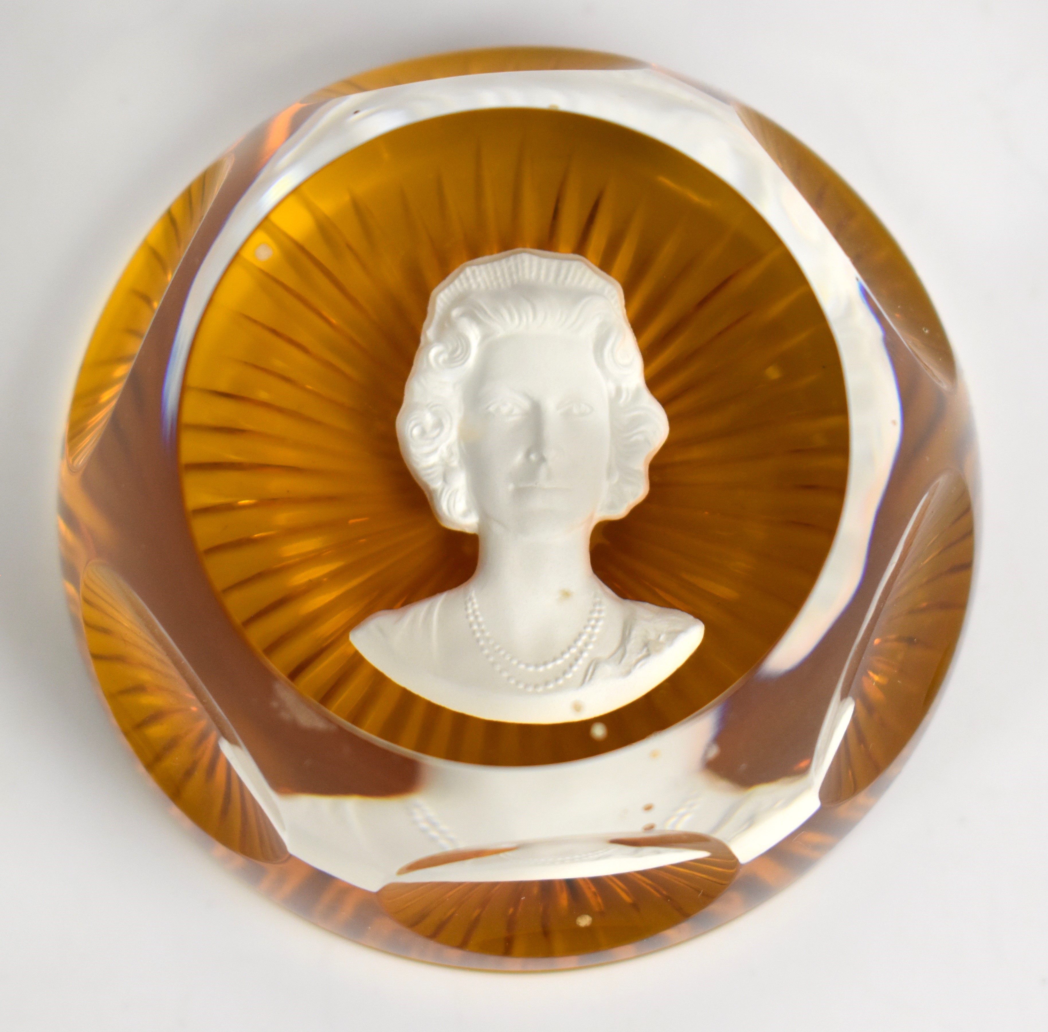 Four Baccarat Royal Cameos in Crystal limited edition sulphide glass paperweights all with cut - Image 4 of 5