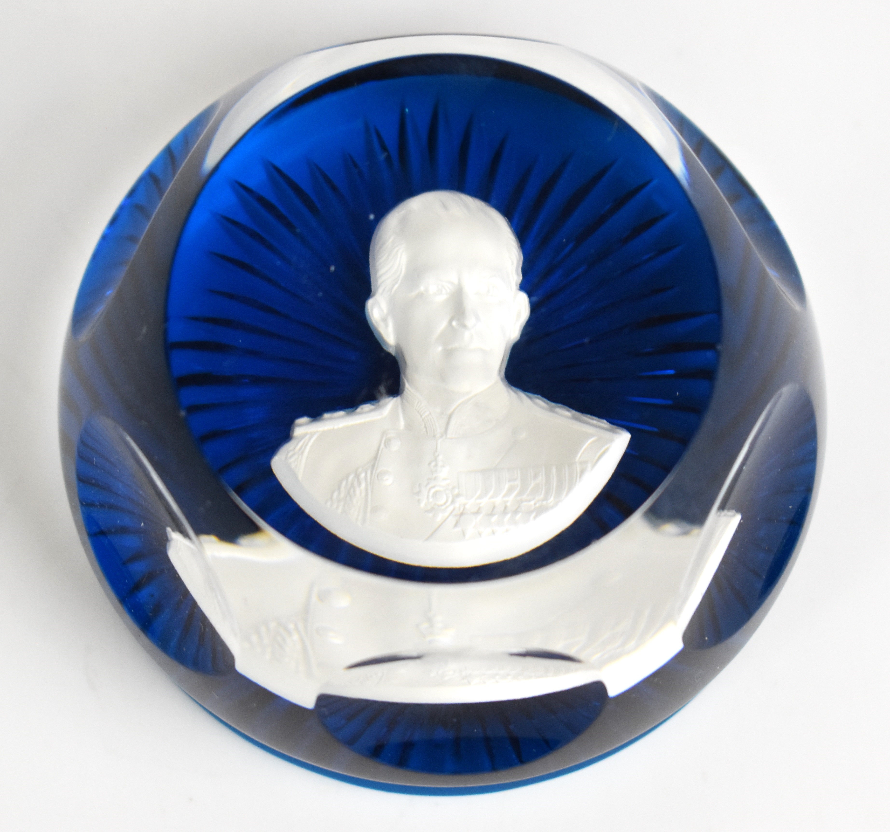 Four Baccarat Royal Cameos in Crystal limited edition sulphide glass paperweights all with cut - Image 2 of 5