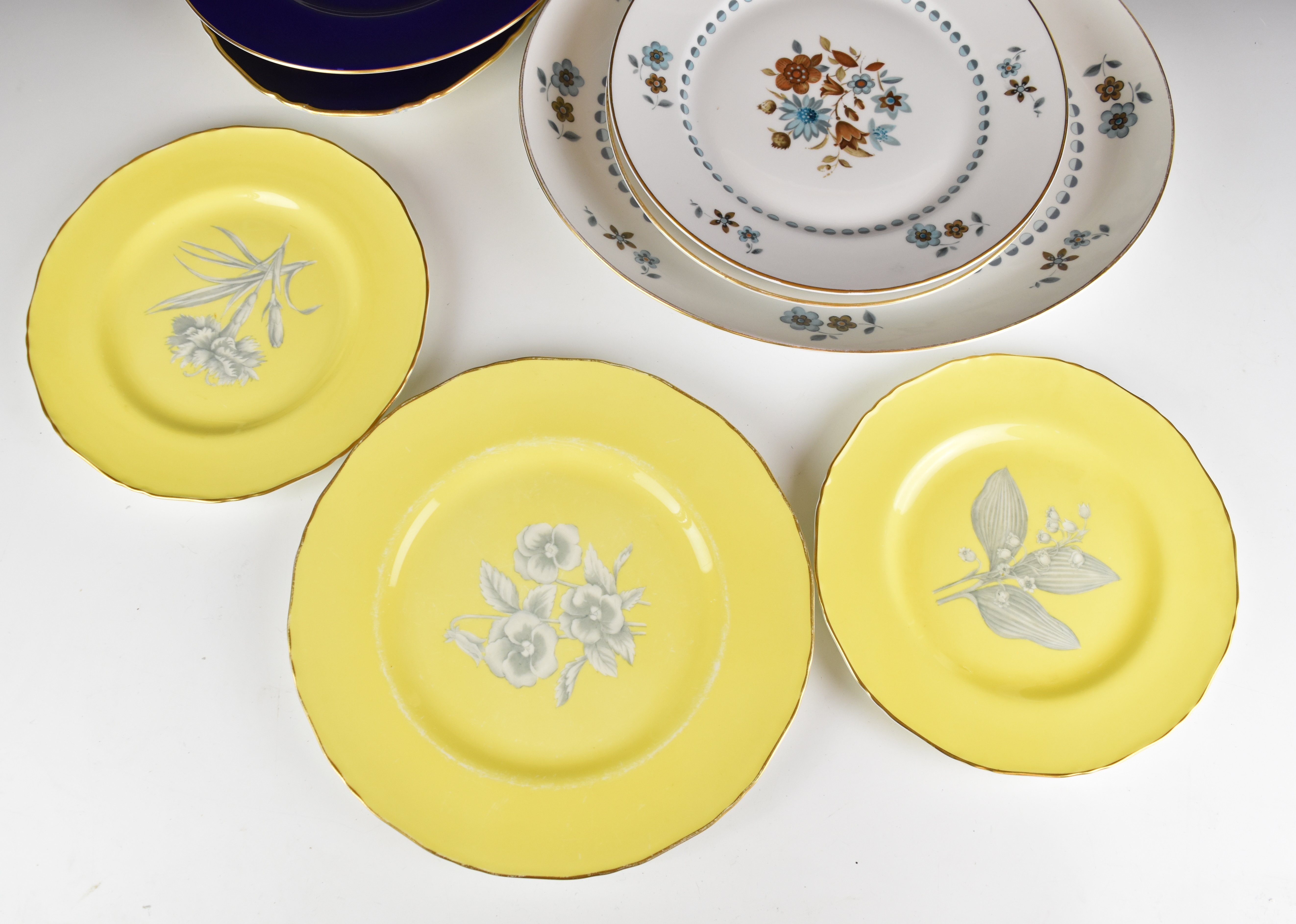 Royal Worcester dinner ware and cabinet plates decorated in Princess Royal, Pansy and Lucerne - Image 4 of 8