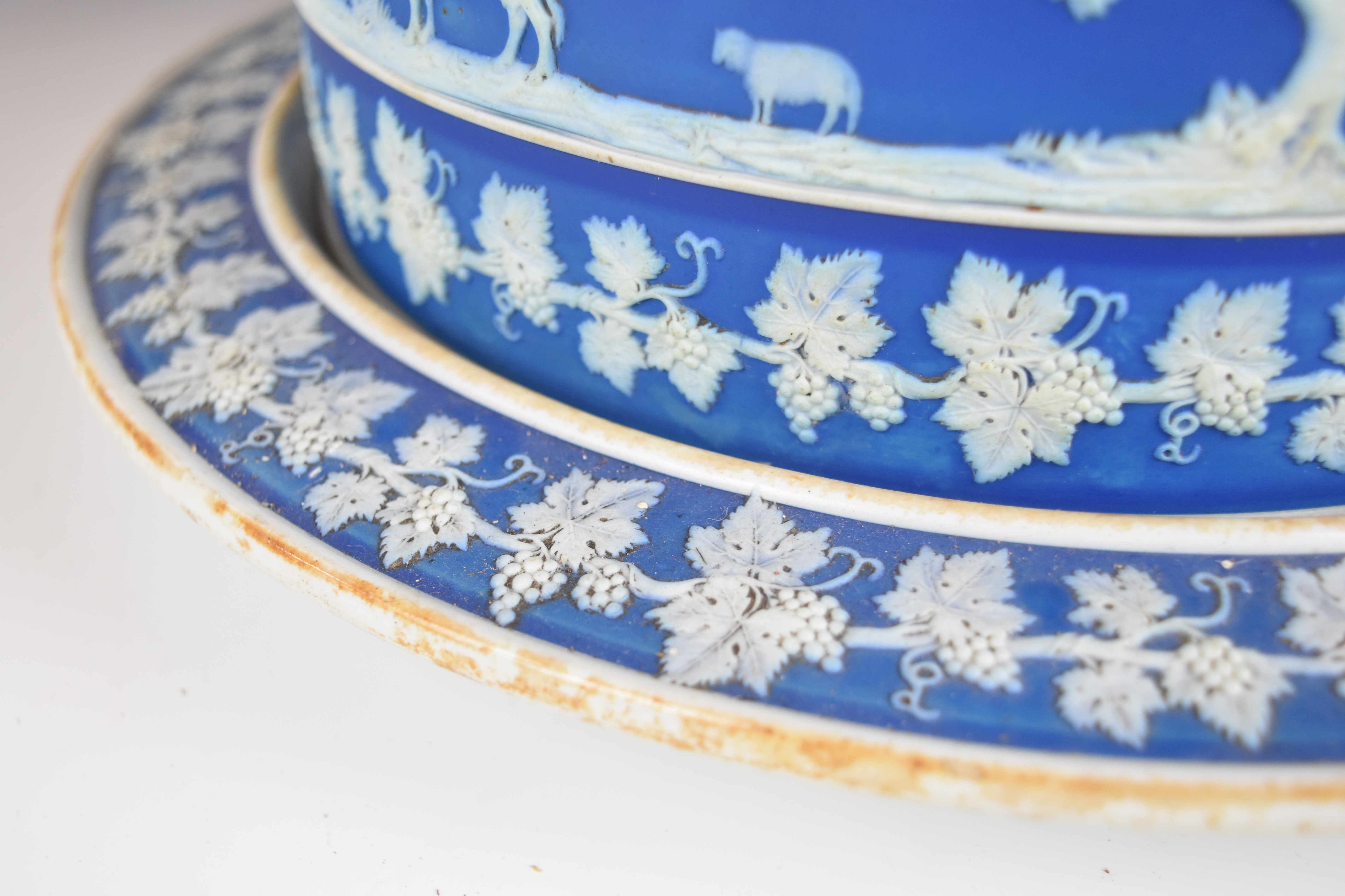 Wedgwood Jasperware large cheese dome and underplate with pastoral decoration of farm animals in - Image 4 of 6