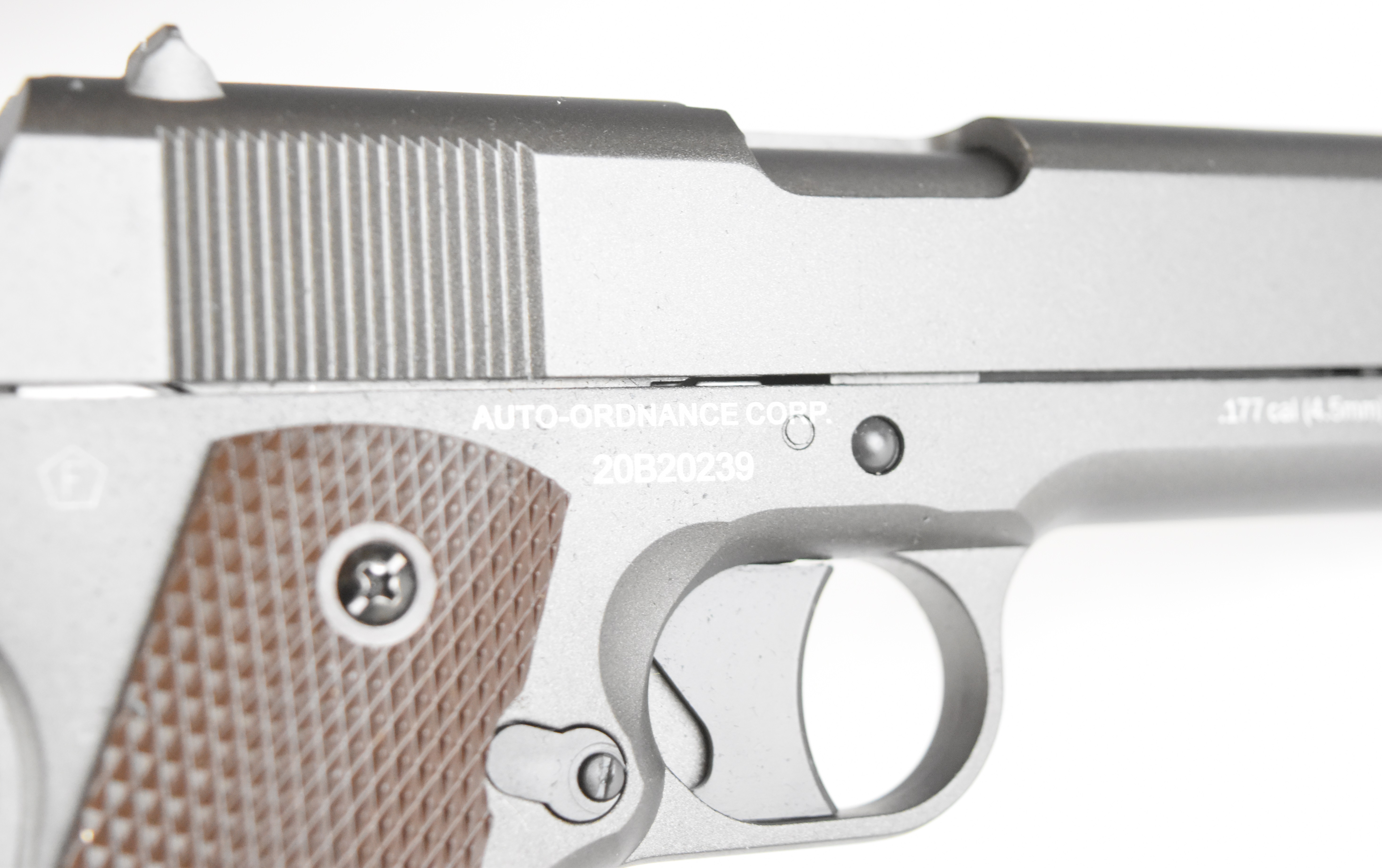 Cybergun Auto-Ordnance 1911 A1 US Army .177 CO2 air pistol with chequered faux wooden grips and - Image 14 of 34