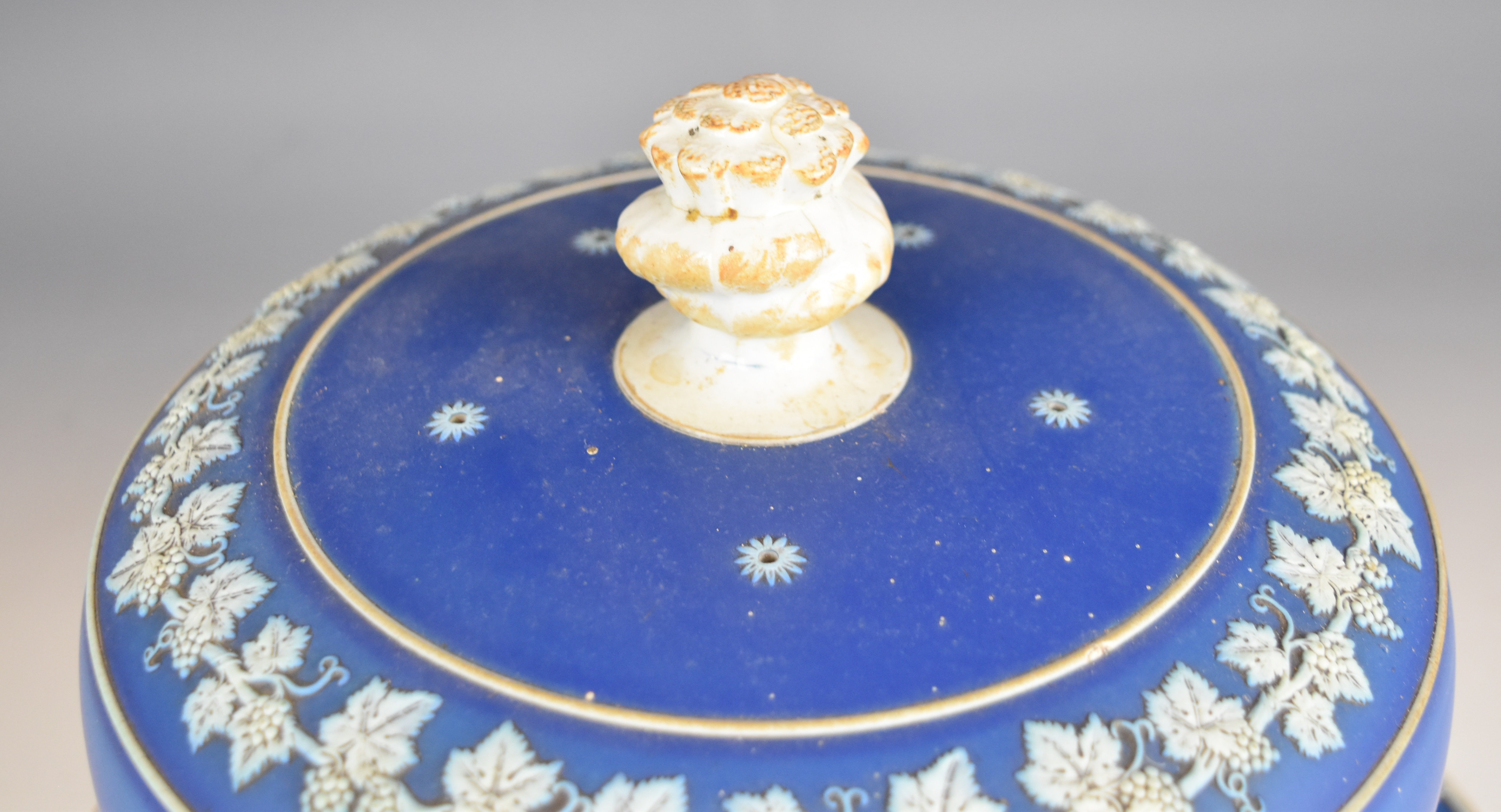 Wedgwood Jasperware large cheese dome and underplate with pastoral decoration of farm animals in - Image 3 of 6