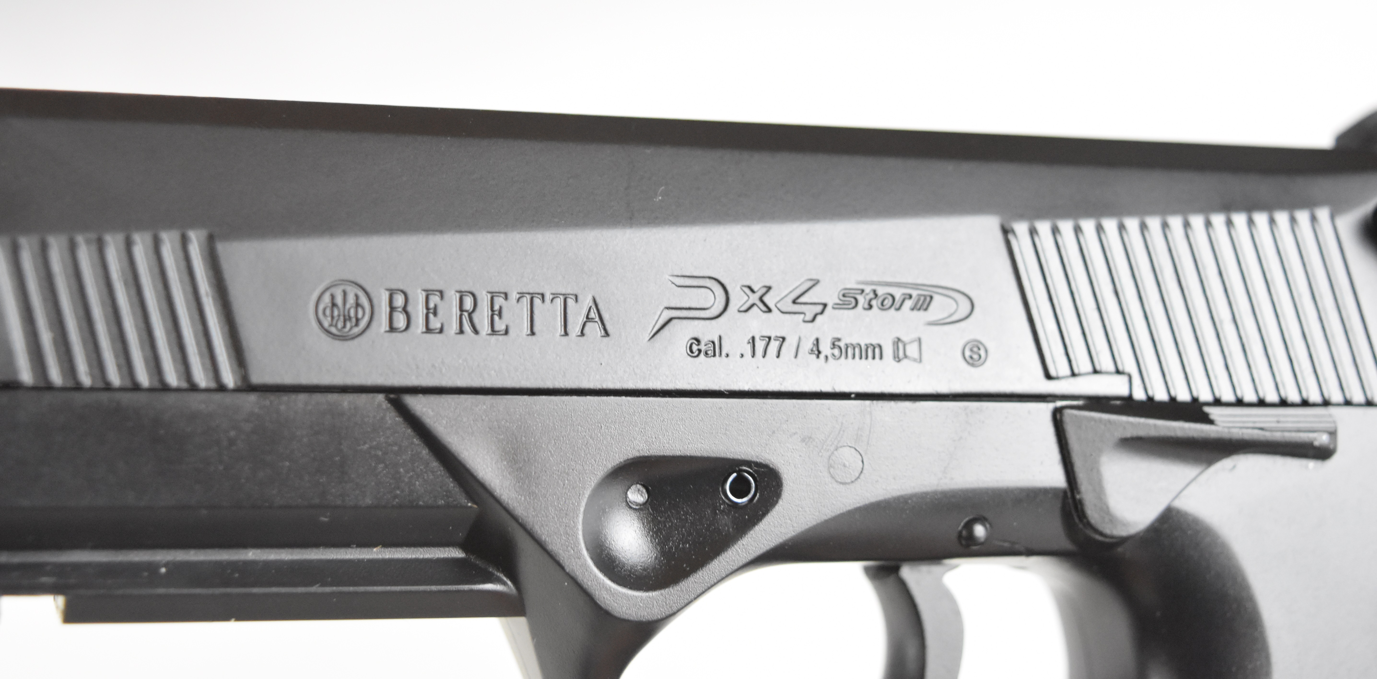 Umarex Beretta PX4 Storm .177 CO2 air pistol with textured grip and two 16 shot magazines, serial - Image 14 of 15