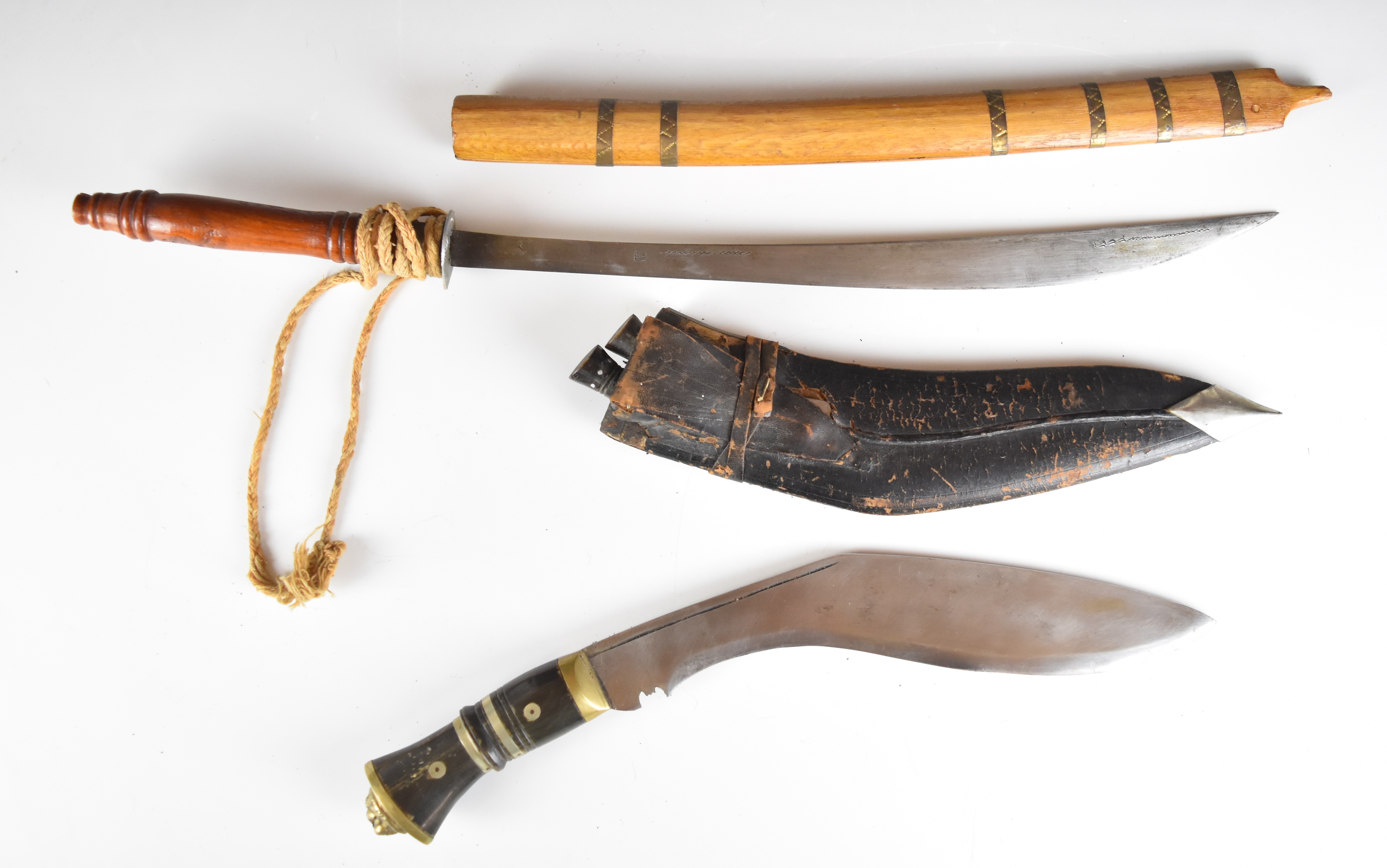 Kukri knife with lion head pommel, 30cm curved blade, scabbard and matching karda and chakmak,