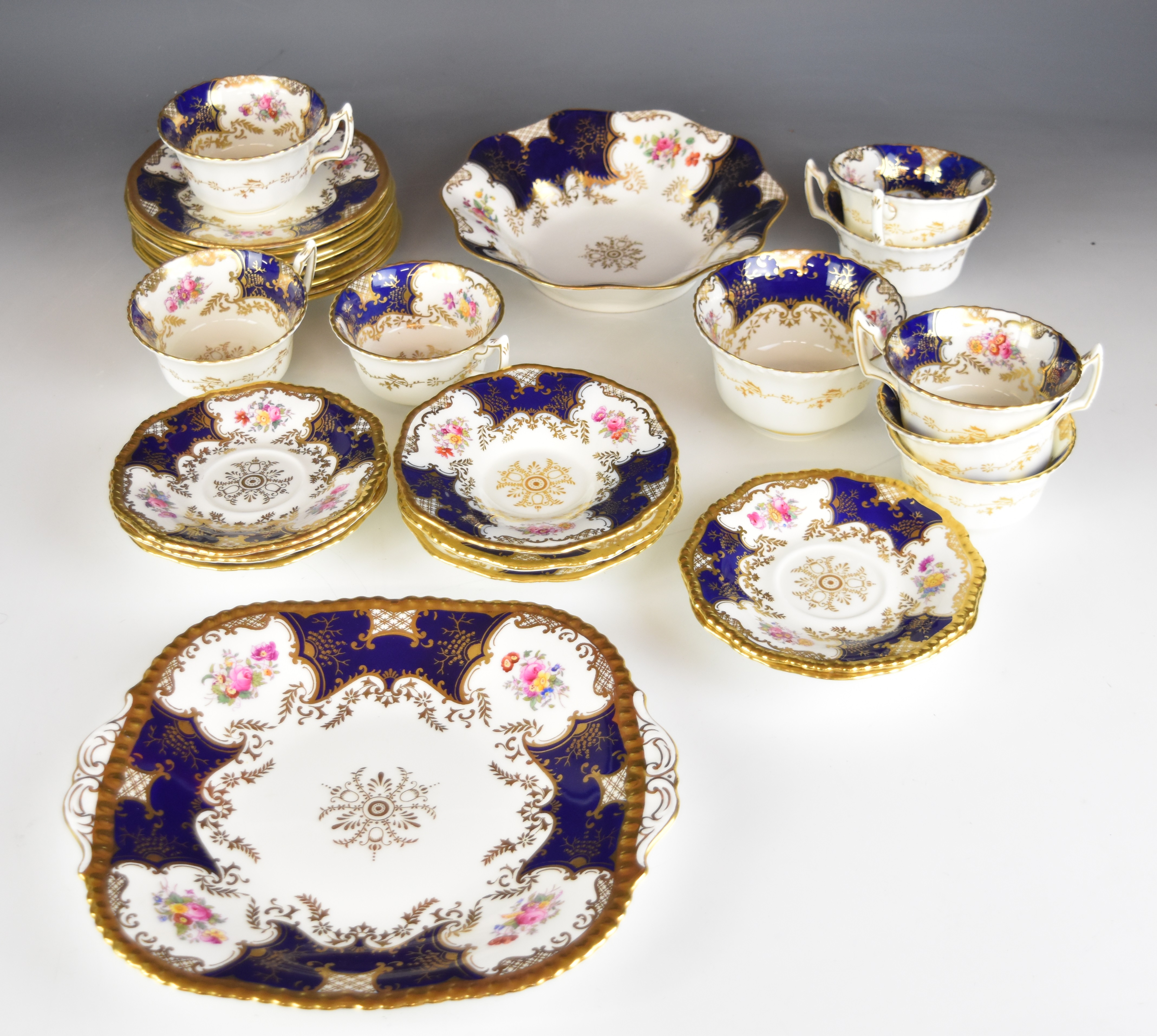 Coalport tea ware decorated in the Batwing pattern, approximately 27 pieces