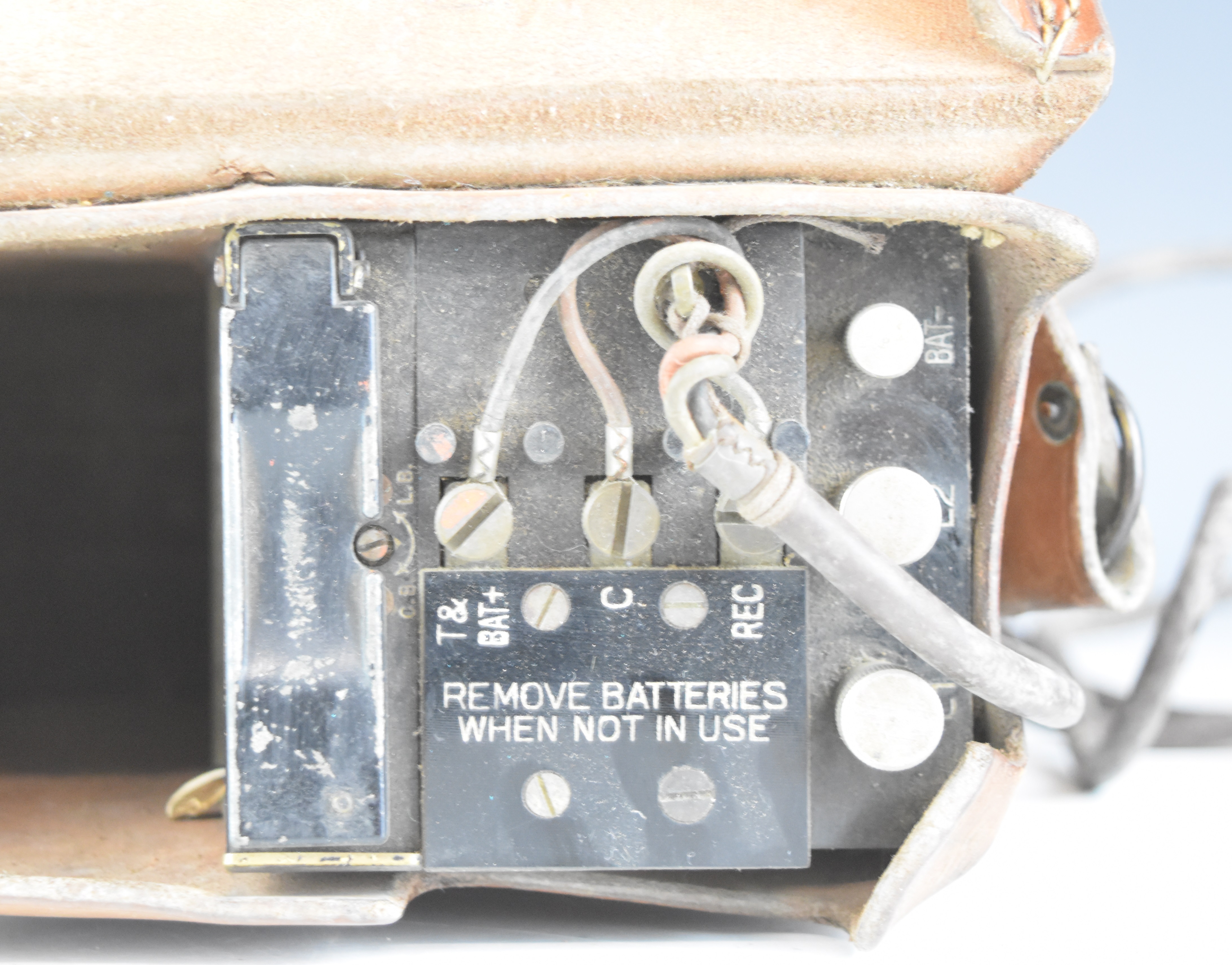 American WW2 Signal Corps telephone EE-8-B, with leather carry case and strap - Image 4 of 6