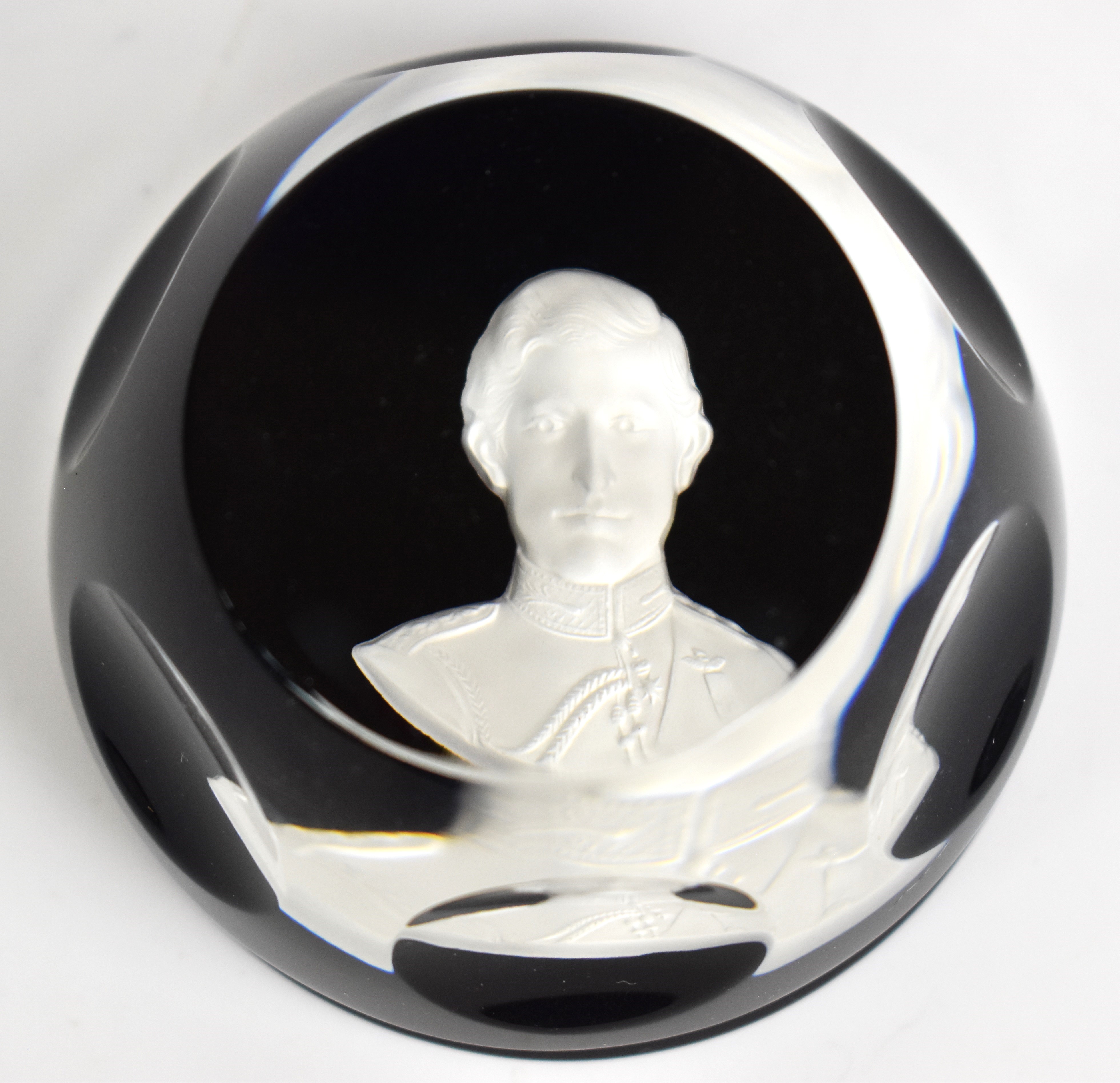 Four Baccarat Royal Cameos in Crystal limited edition sulphide glass paperweights all with cut - Image 3 of 5