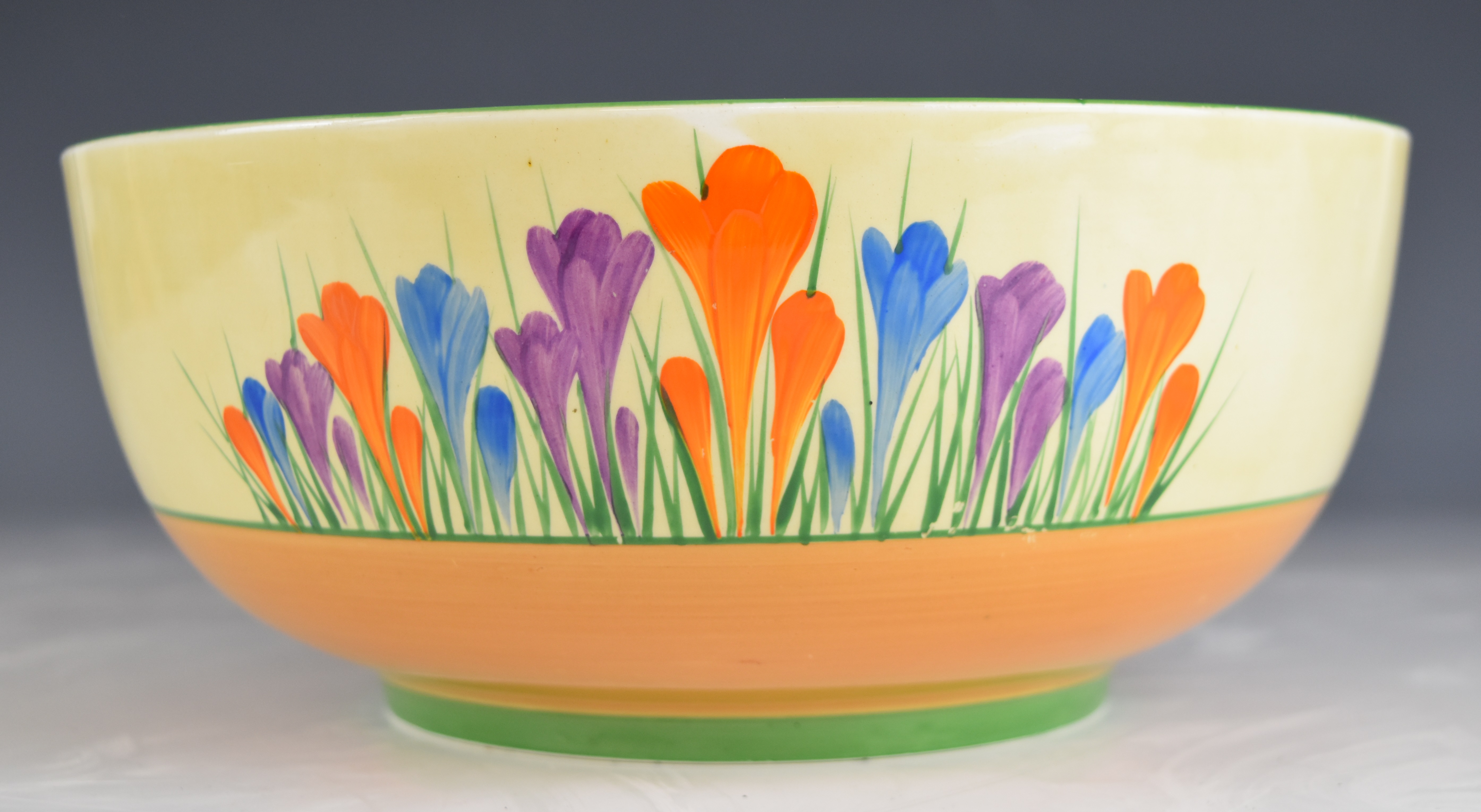 Clarice Cliff for Wilkinson Pottery pedestal bowl decorated in the Crocus pattern, diameter 24.5 x - Image 3 of 5