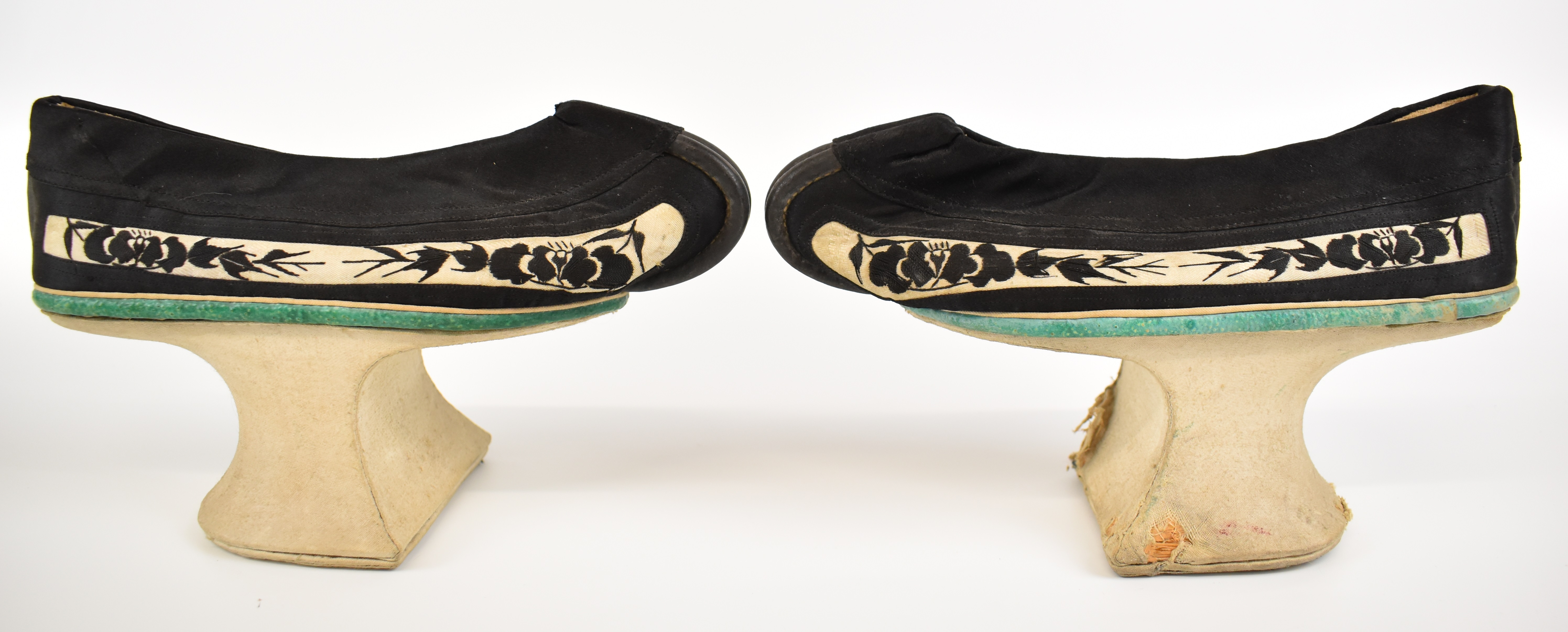 Pair of 19thC Chinese embroidered platform shoes, height 31 x length 21cm - Image 4 of 7
