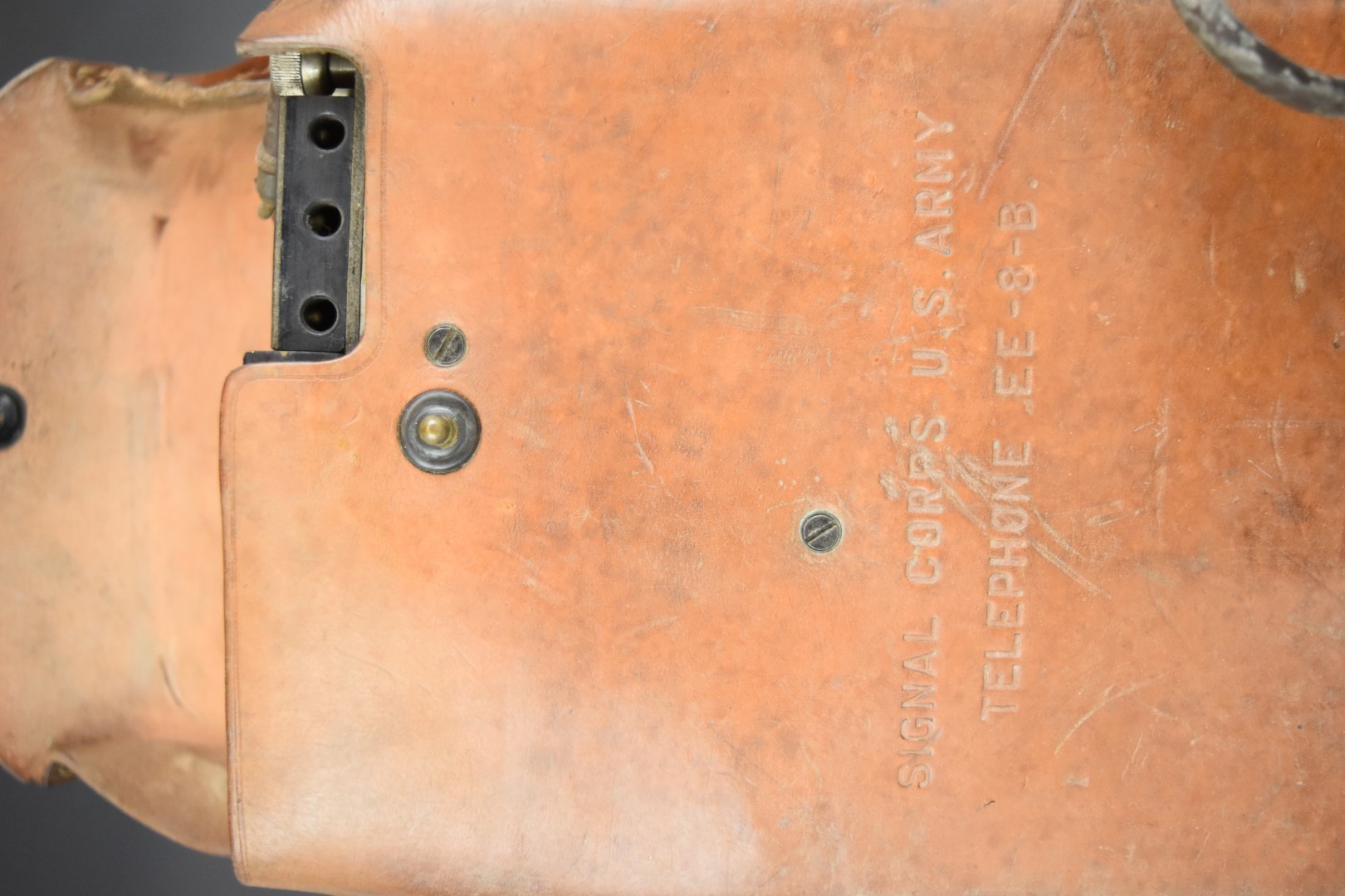 American WW2 Signal Corps telephone EE-8-B, with leather carry case and strap - Image 5 of 6