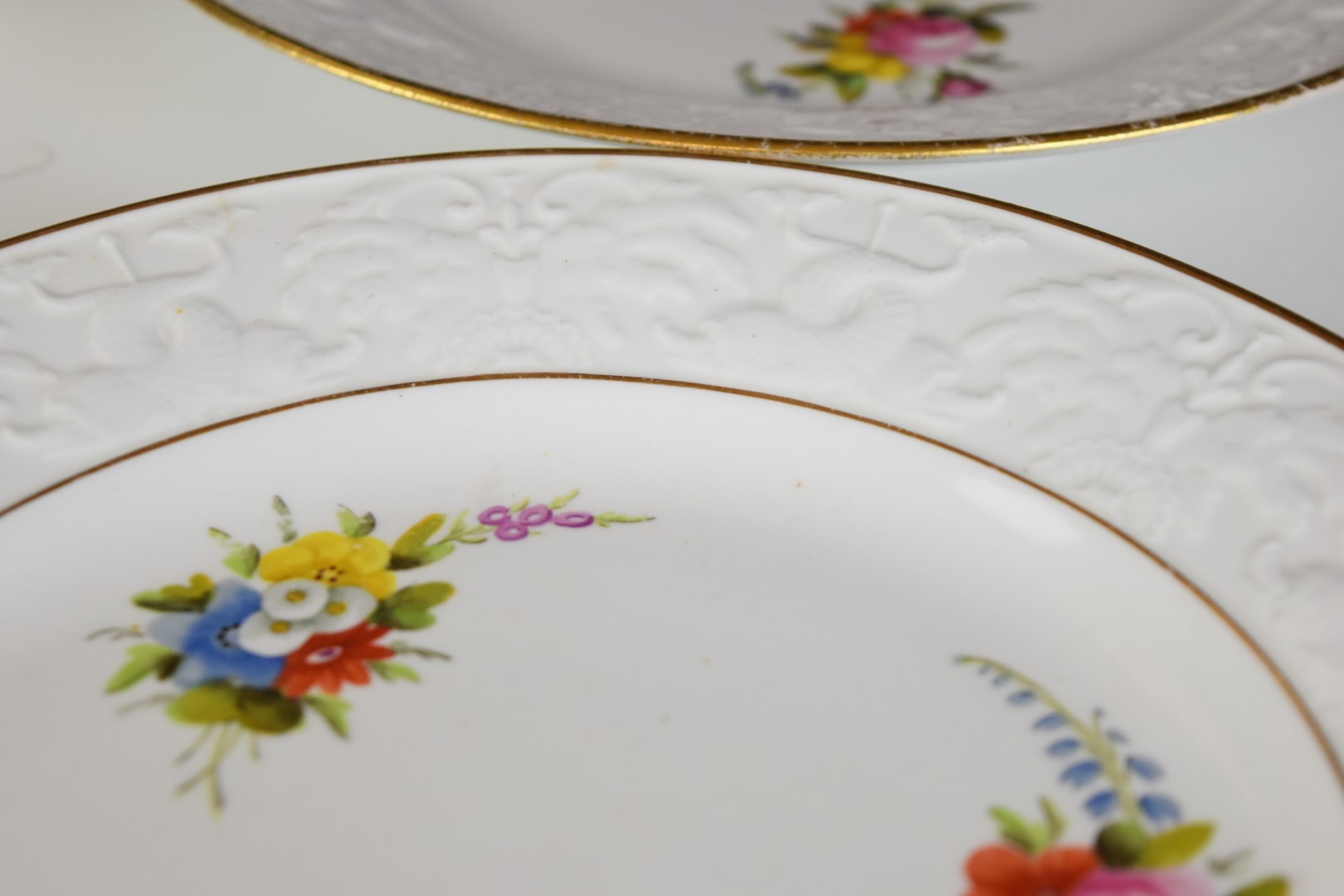 Spode dessert ware comprising two dishes and six plates with relief moulded dolphin borders and hand - Image 5 of 5