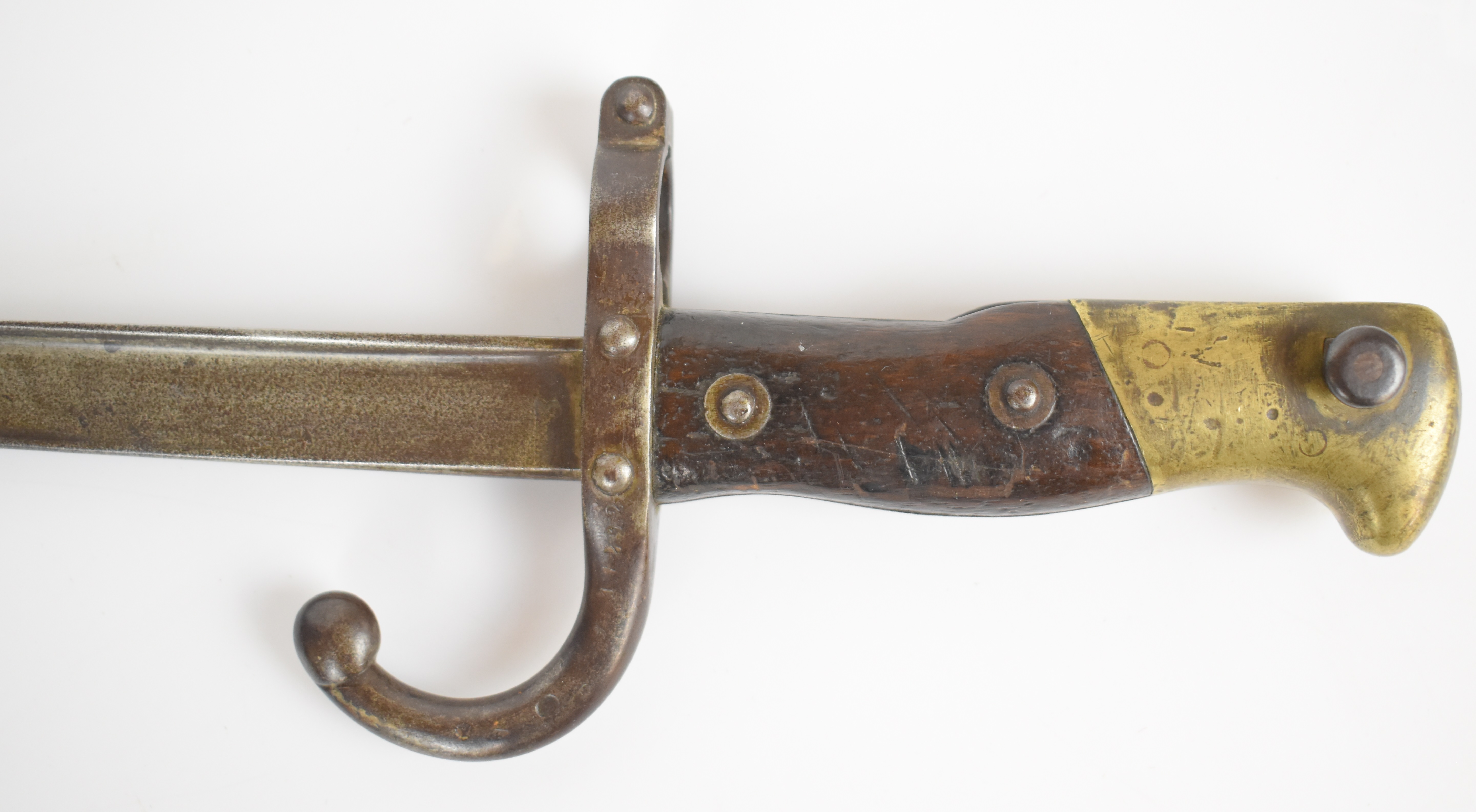 French 1874 pattern Gras bayonet with downswept quillon, external leaf spring and 51.5cm T form - Image 2 of 4