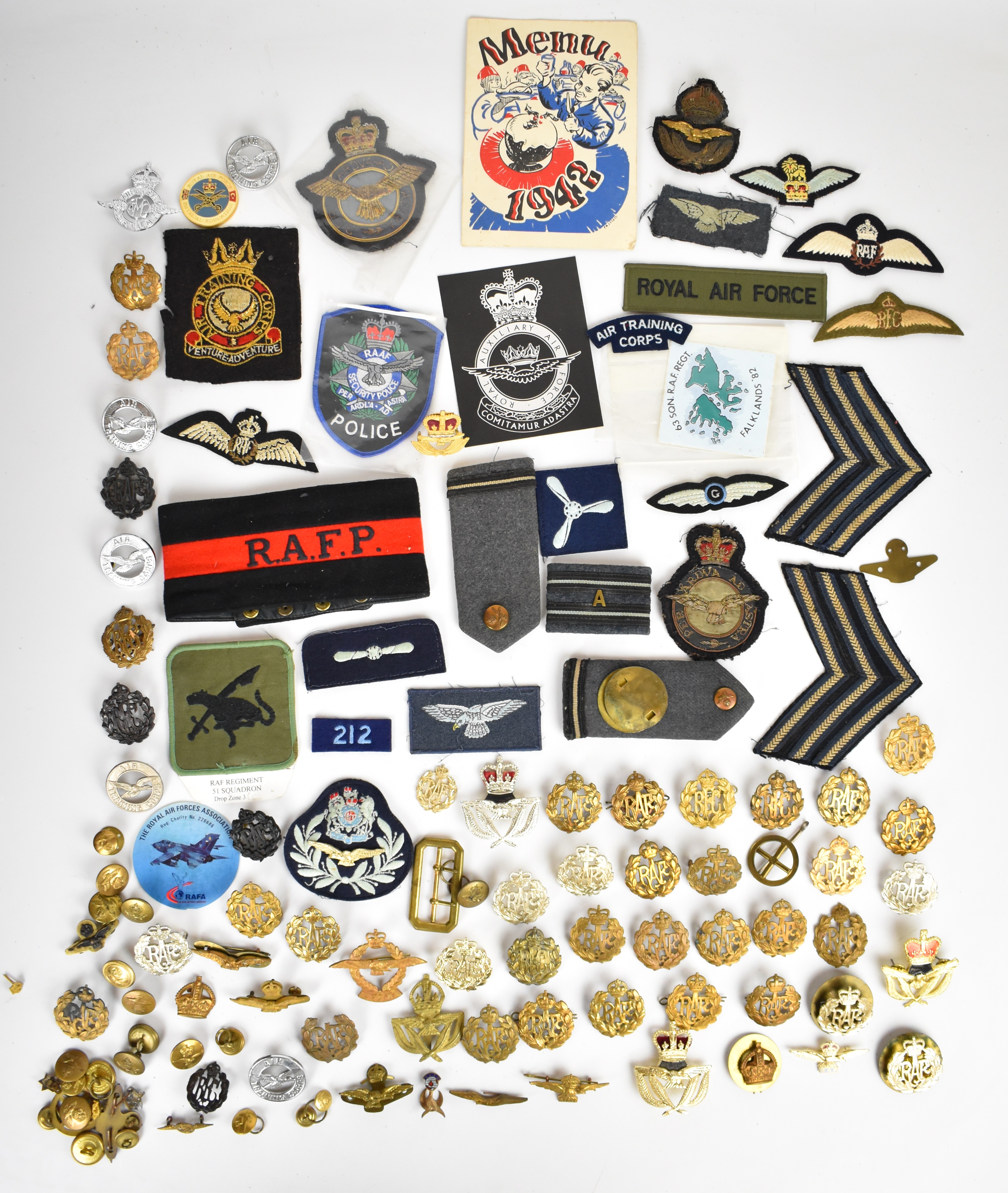 Collection of approximately 80 Royal Air Force badges and insignia both metal and cloth including - Image 8 of 14