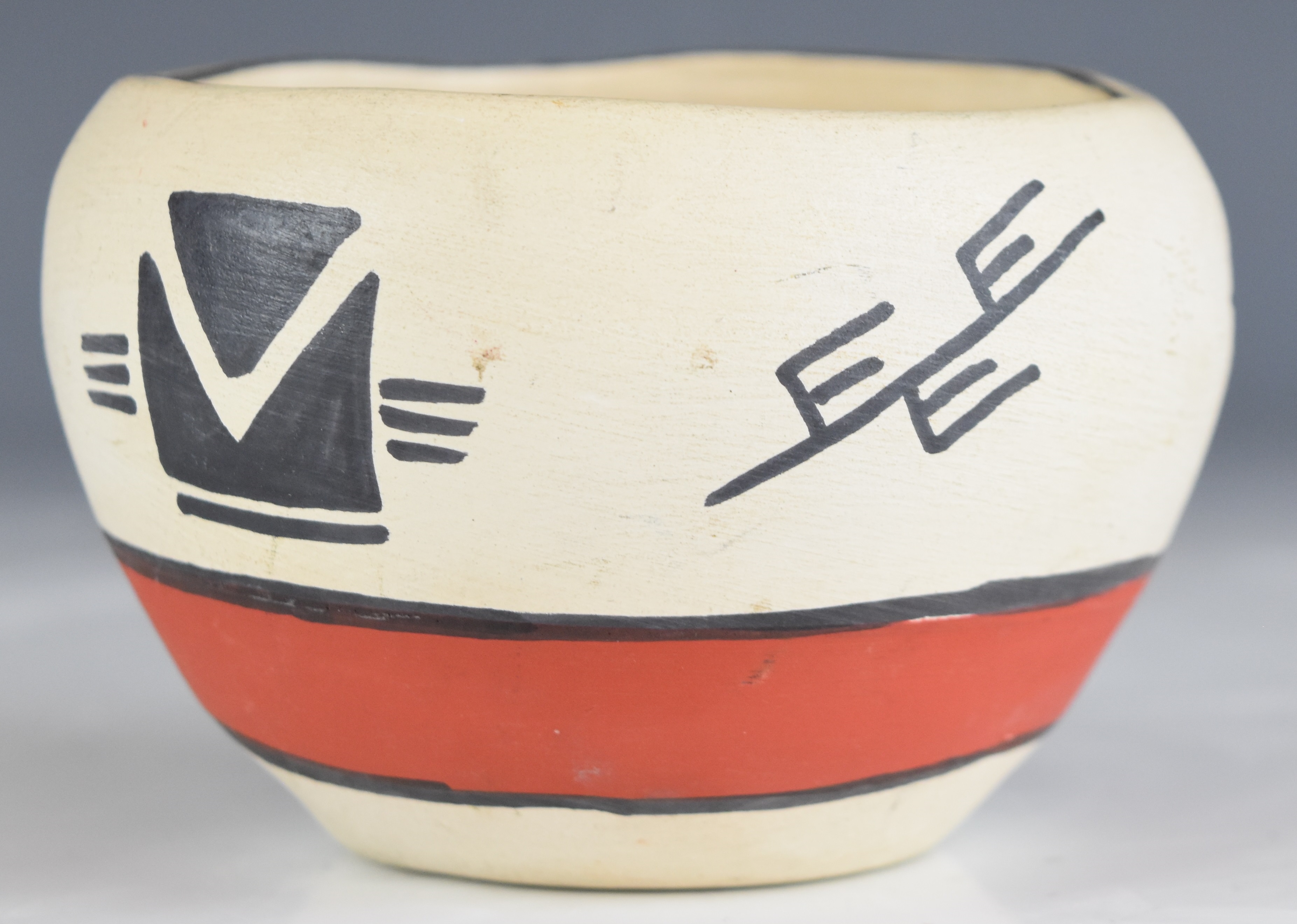 American Indian pottery bowl, diameter 11.5 x height 7.5cm - Image 2 of 4